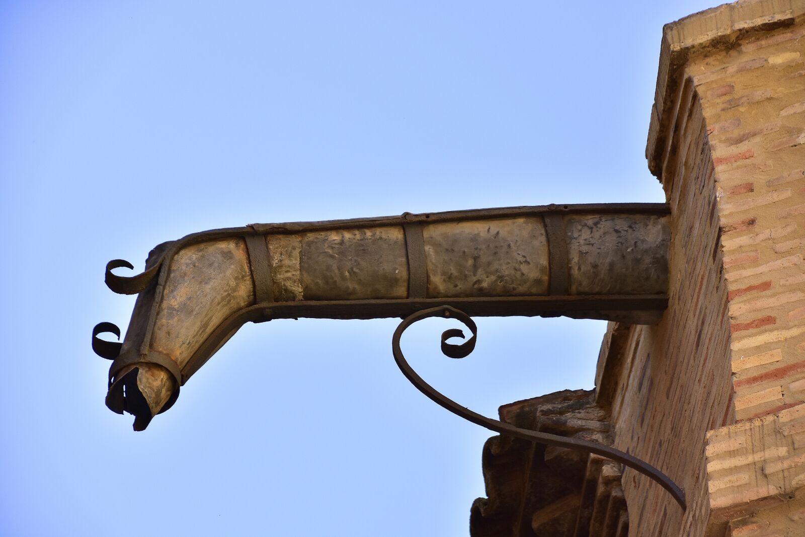 Nikon D7200 sample photo. Street, drain, architecture photography