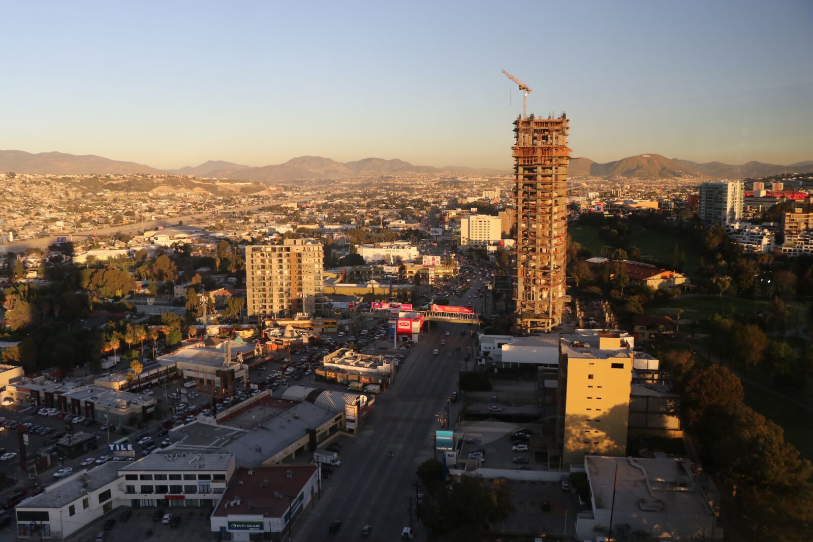 Canon EF-S 18-135mm F3.5-5.6 IS USM sample photo. Tijuana, mexico, border photography