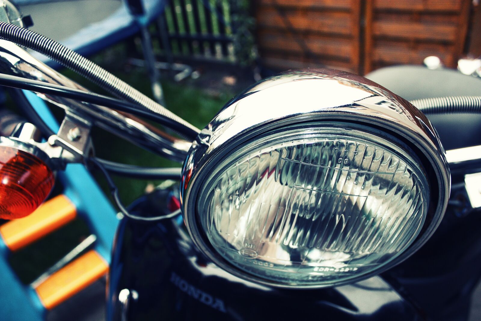 Canon EOS 450D (EOS Rebel XSi / EOS Kiss X2) sample photo. Spotlight, motorcycle, roller photography