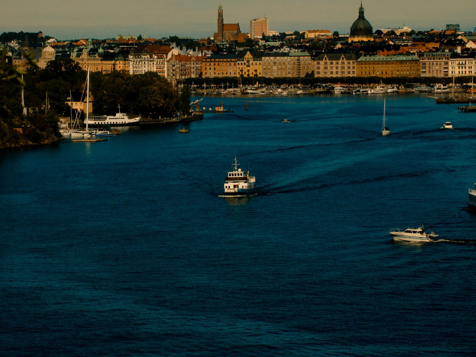 Sony Cyber-shot DSC-H50 sample photo. Aerial, ship, skyline photography