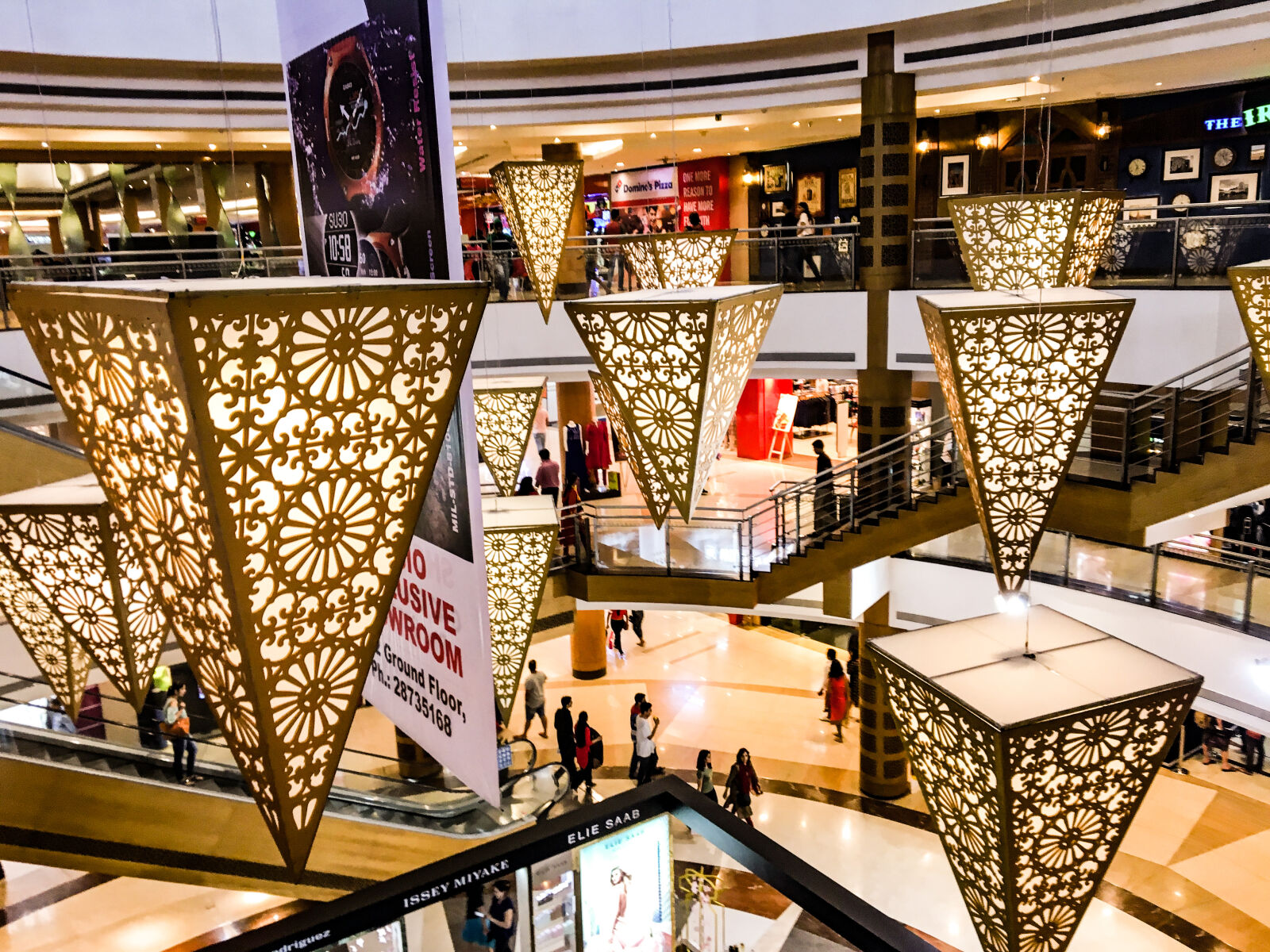 iPhone 6s back camera 4.15mm f/2.2 sample photo. Light, mall, topview, triangle photography