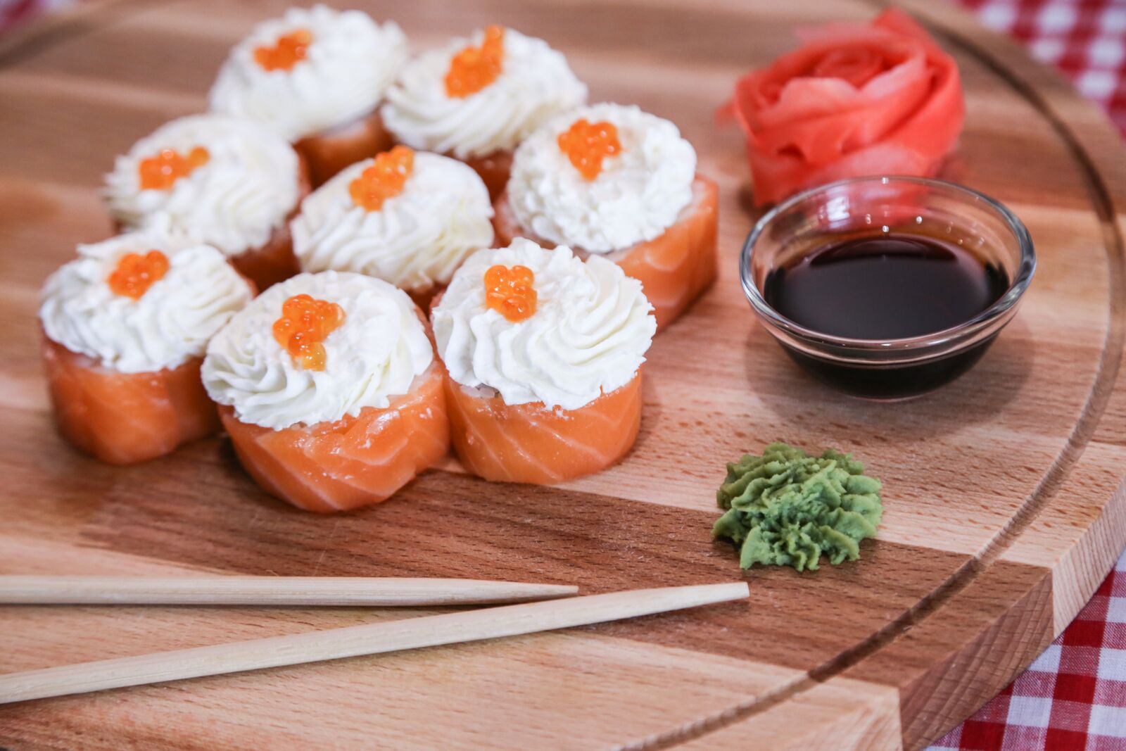 Canon EOS 6D + Canon EF 24-105mm F4L IS USM sample photo. Rolls, sushi, bamboo photography