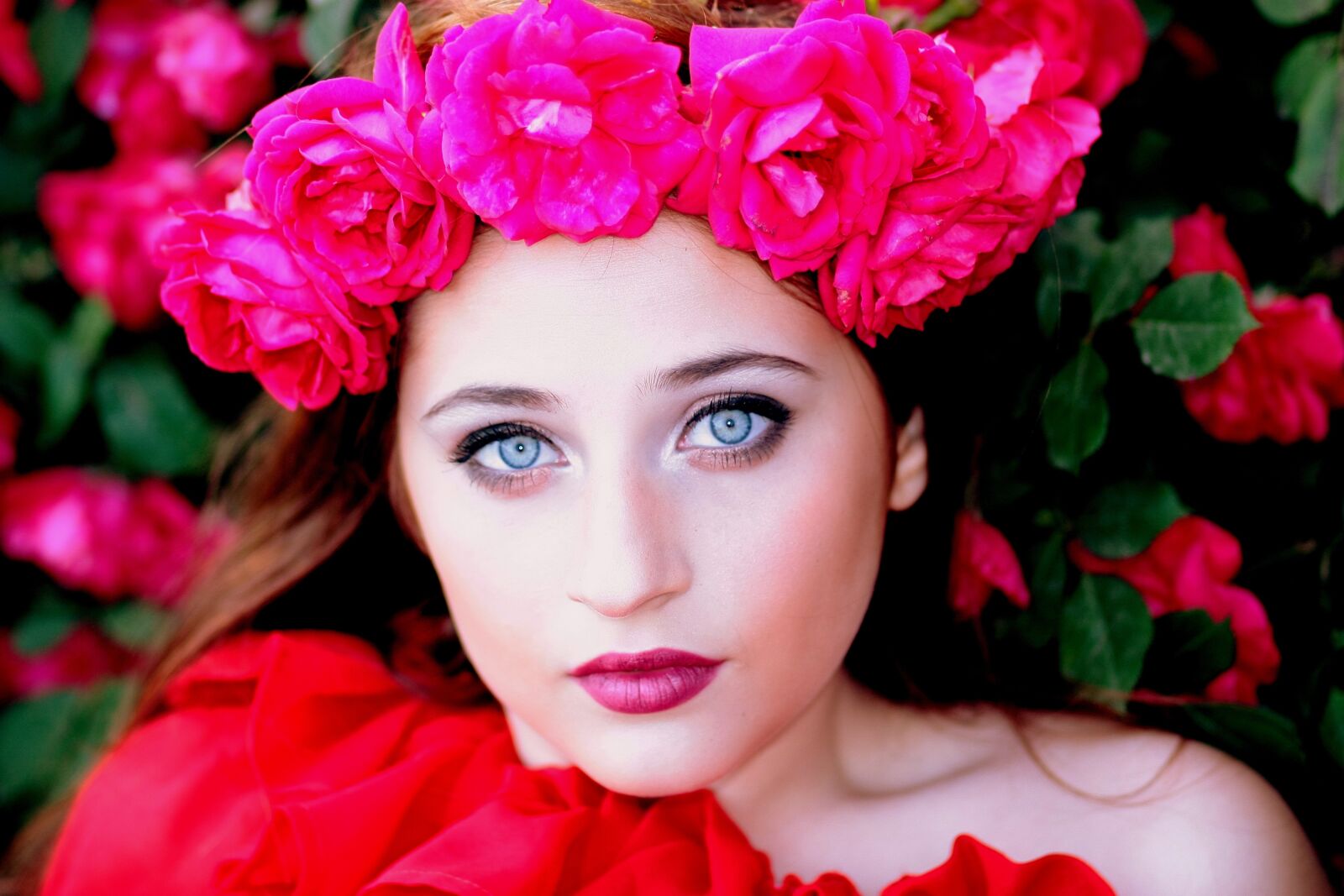 Canon EOS 450D (EOS Rebel XSi / EOS Kiss X2) sample photo. Girl, roses, red photography