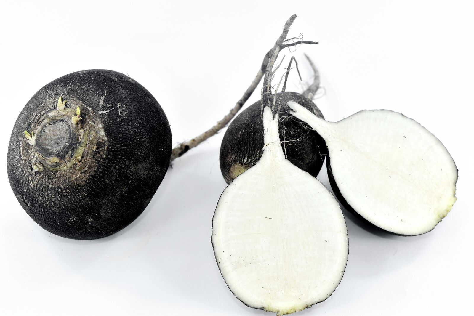 Nikon D5500 sample photo. Organic, radish, roots, vegetable photography