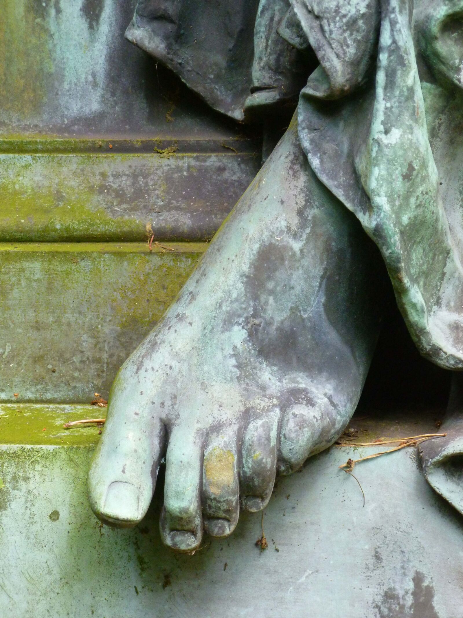 Panasonic DMC-FS37 sample photo. Foot, toes female, statue photography