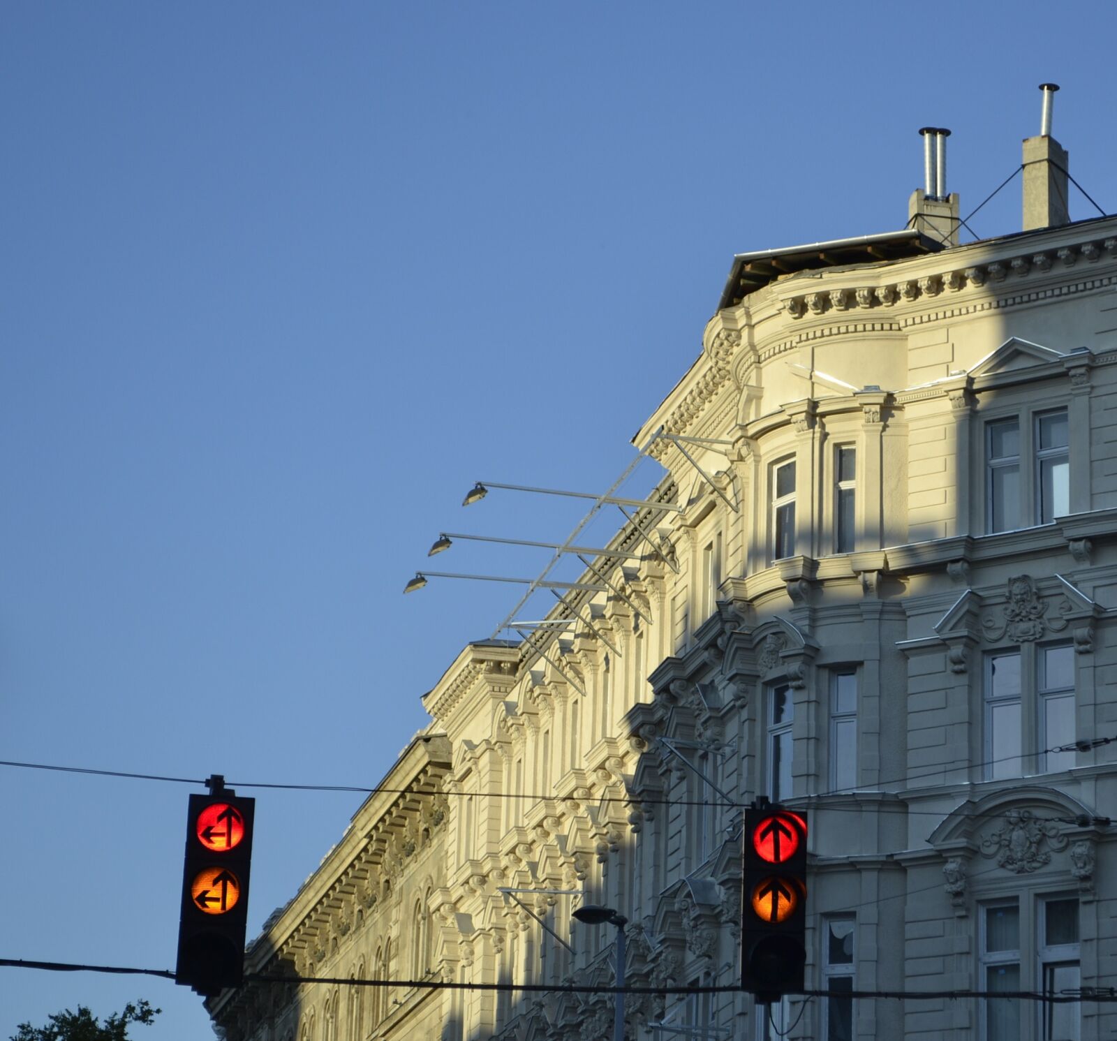 Nikon D3100 sample photo. Traffic lights, city, budapest photography