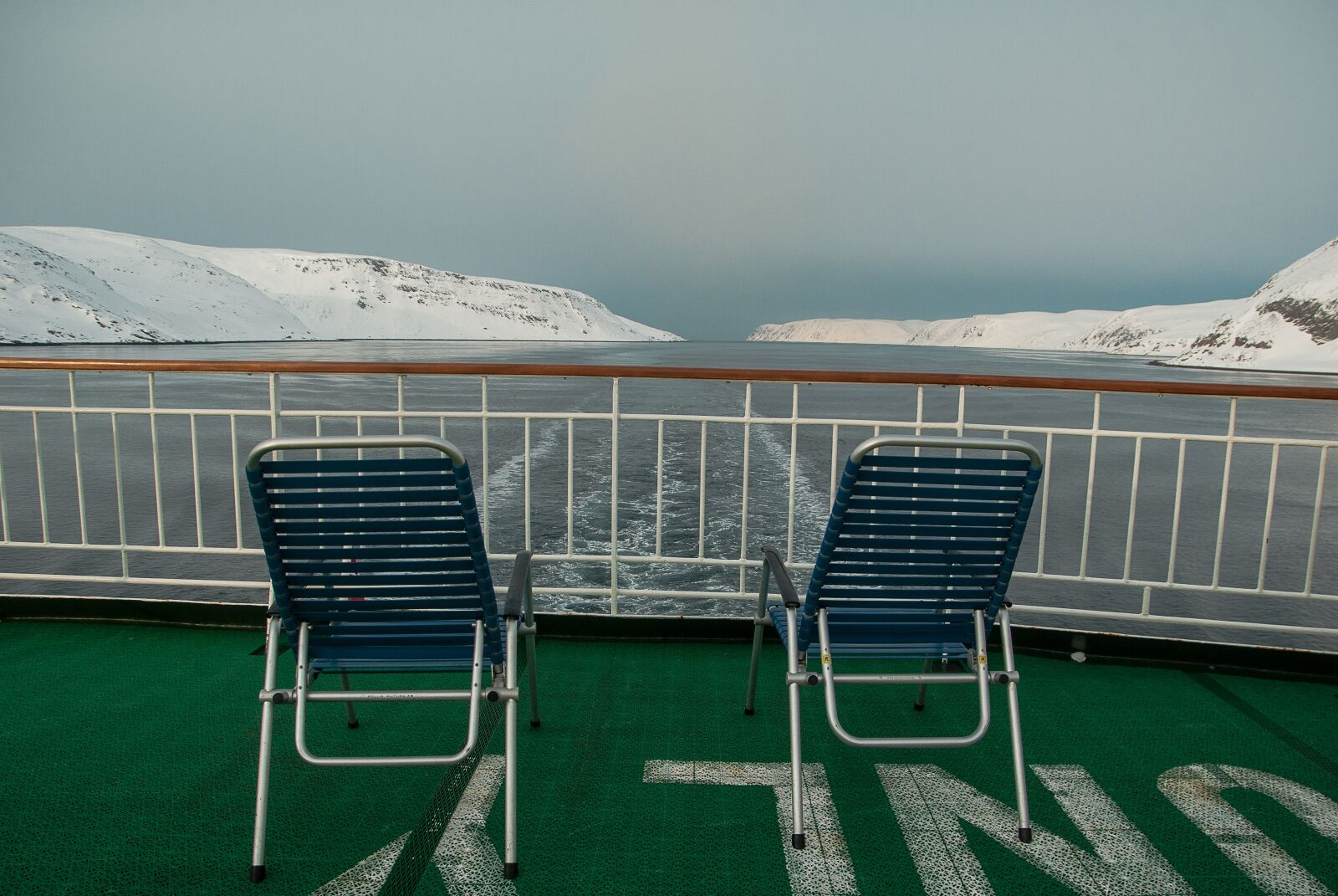 Pentax K10D sample photo. Lapland, ferry, bridge photography
