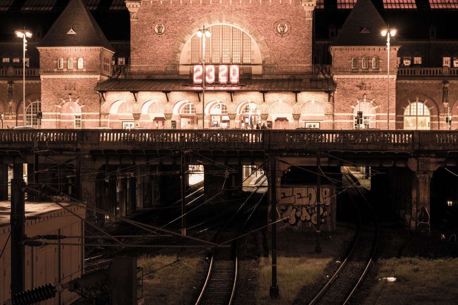 Canon EOS 80D sample photo. Train station, copenhagen, night photography