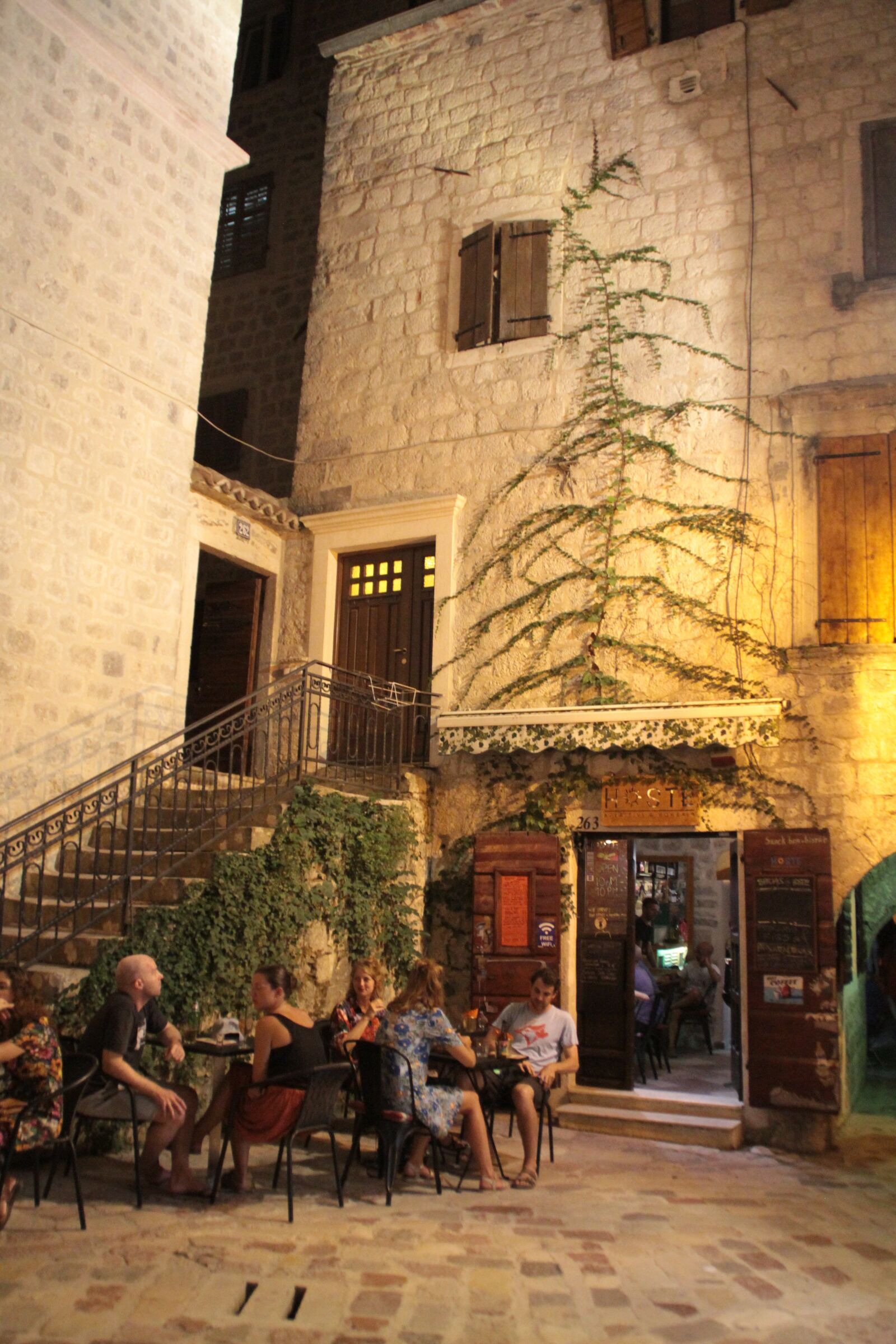 Canon EOS 7D sample photo. Cafe, summer, evening photography