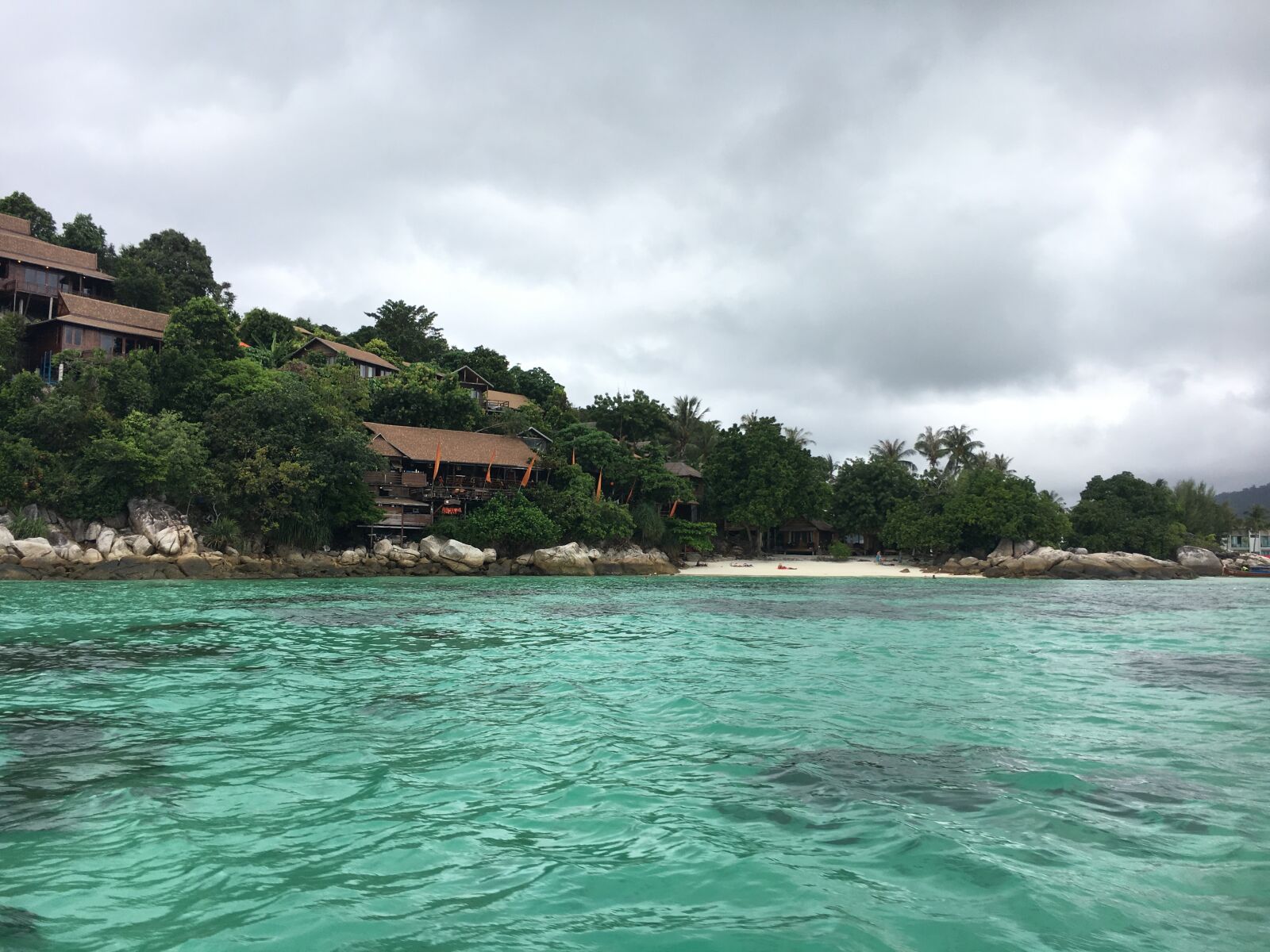 iPhone 6s back camera 4.15mm f/2.2 sample photo. Beach, thailand, sea photography