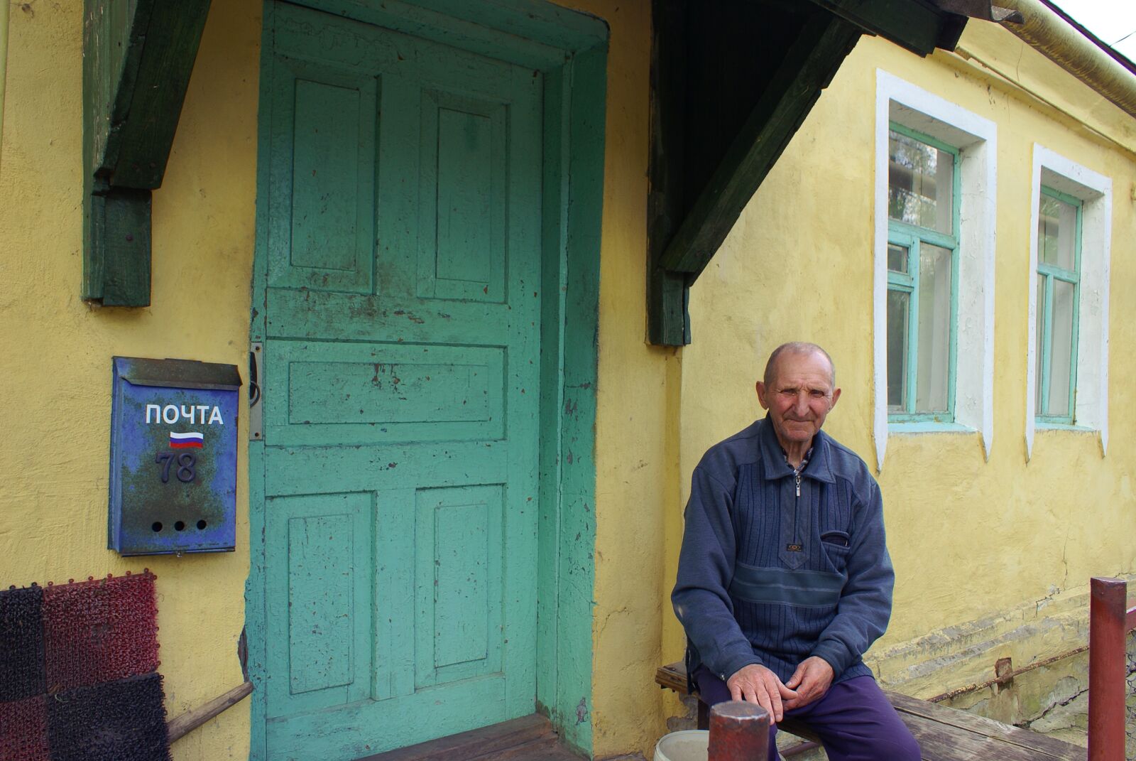 Sony Alpha DSLR-A100 sample photo. The old man, mail photography