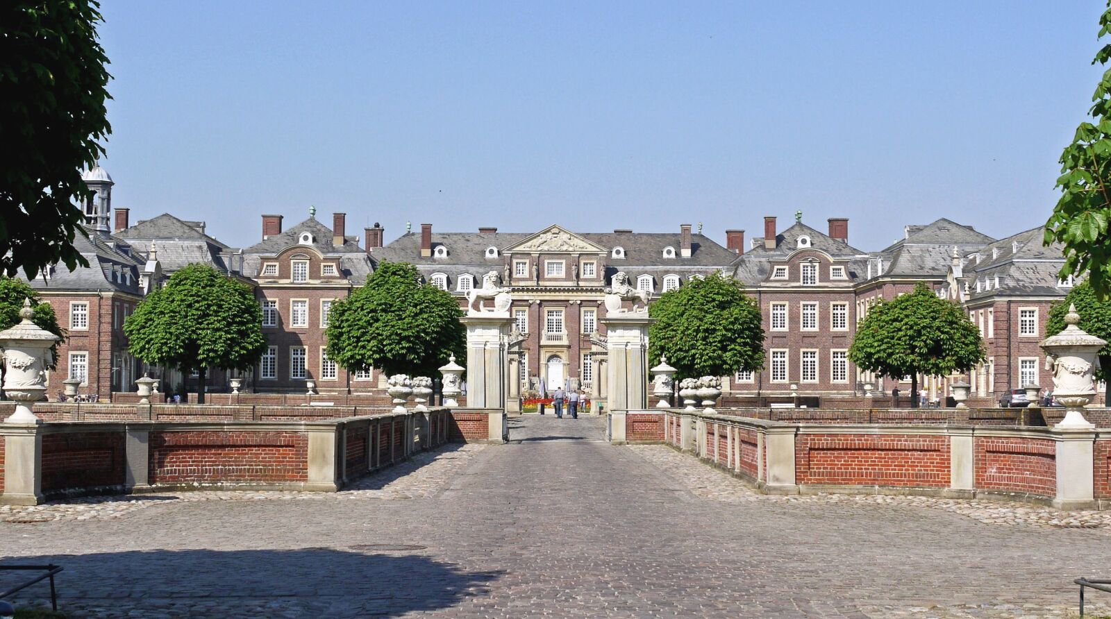 Panasonic Lumix DMC-G1 sample photo. Palace, architecture, residence, house photography