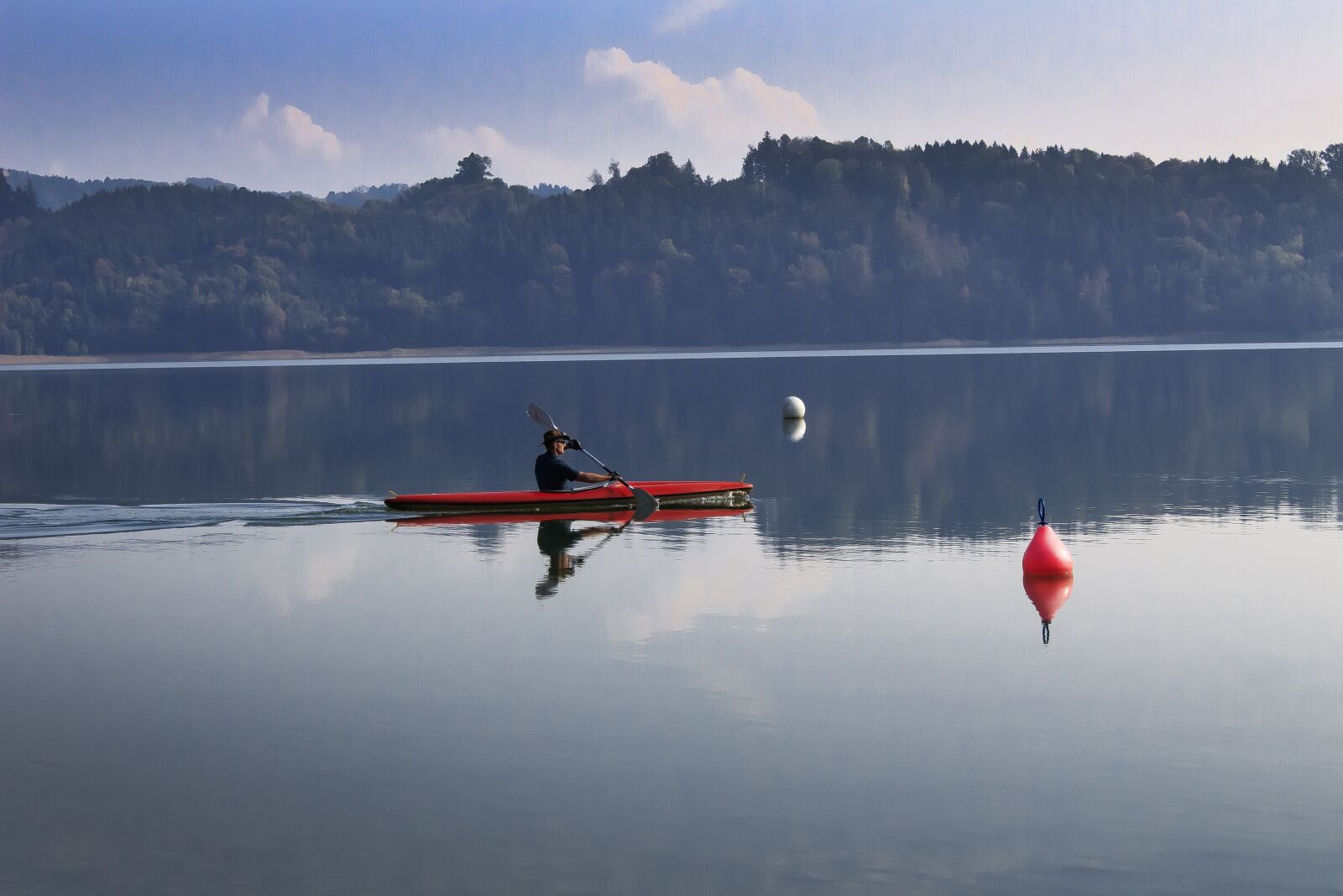 Canon EOS 1300D (EOS Rebel T6 / EOS Kiss X80) sample photo. Lake, kayak, clouds photography