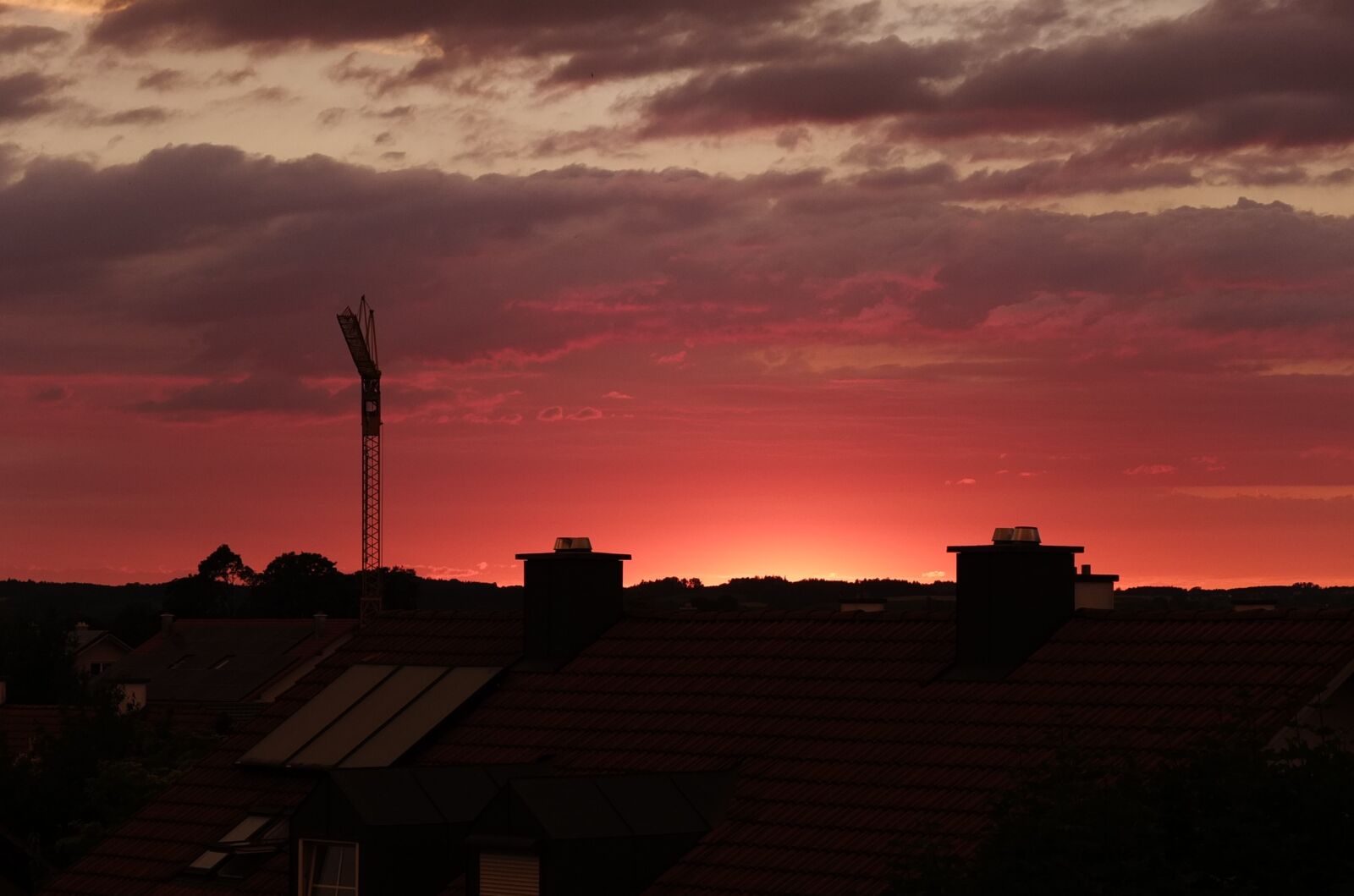 Fujifilm X10 sample photo. Red, sky, crane photography