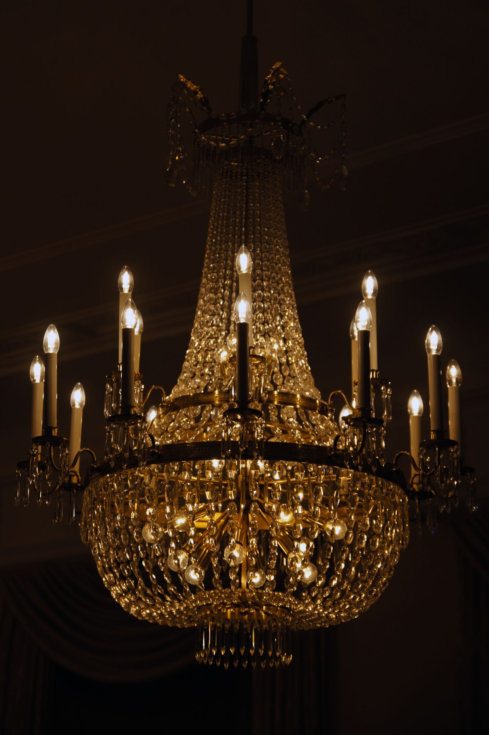 17-50mm F2.8 sample photo. Chandelier, lamp, lights photography