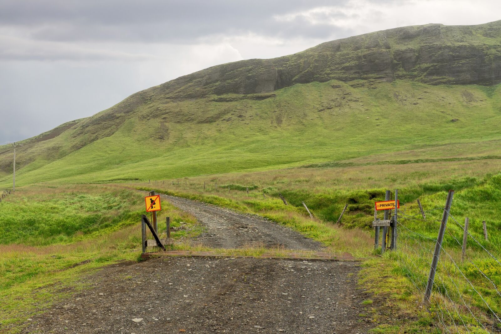 Sony a7 II + Sony FE 24-105mm F4 G OSS sample photo. Iceland, road, road sign photography