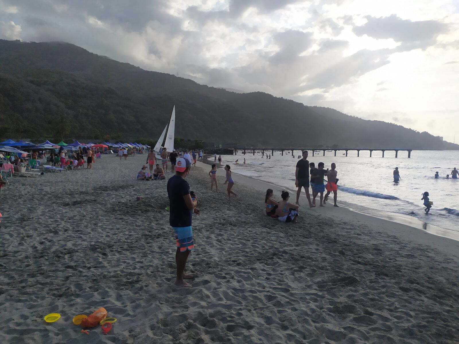 Xiaomi Redmi Note 7 sample photo. Beach, family, holiday photography
