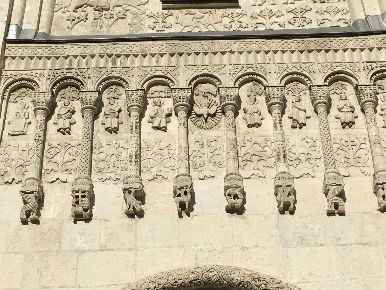 iPhone 6s back camera 4.15mm f/2.2 sample photo. Stone carvings, dmitrovsky cathedral photography