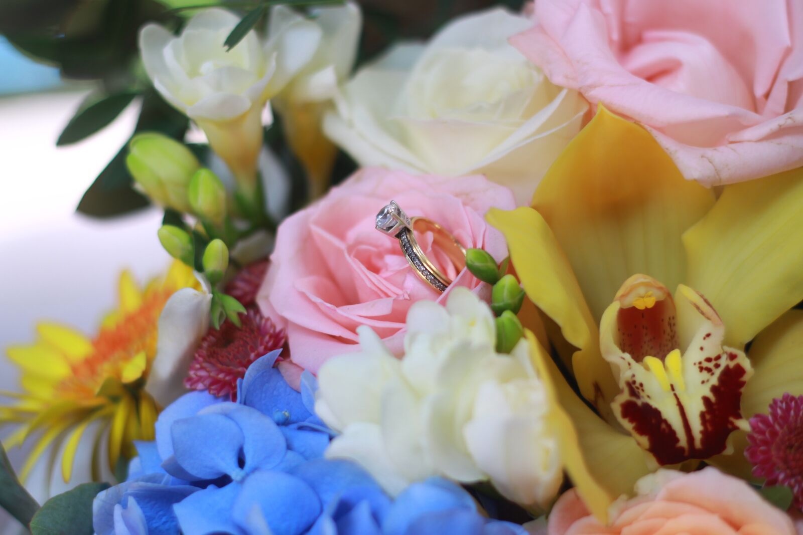 Canon EOS 50D sample photo. Flowers, wedding, happiness photography