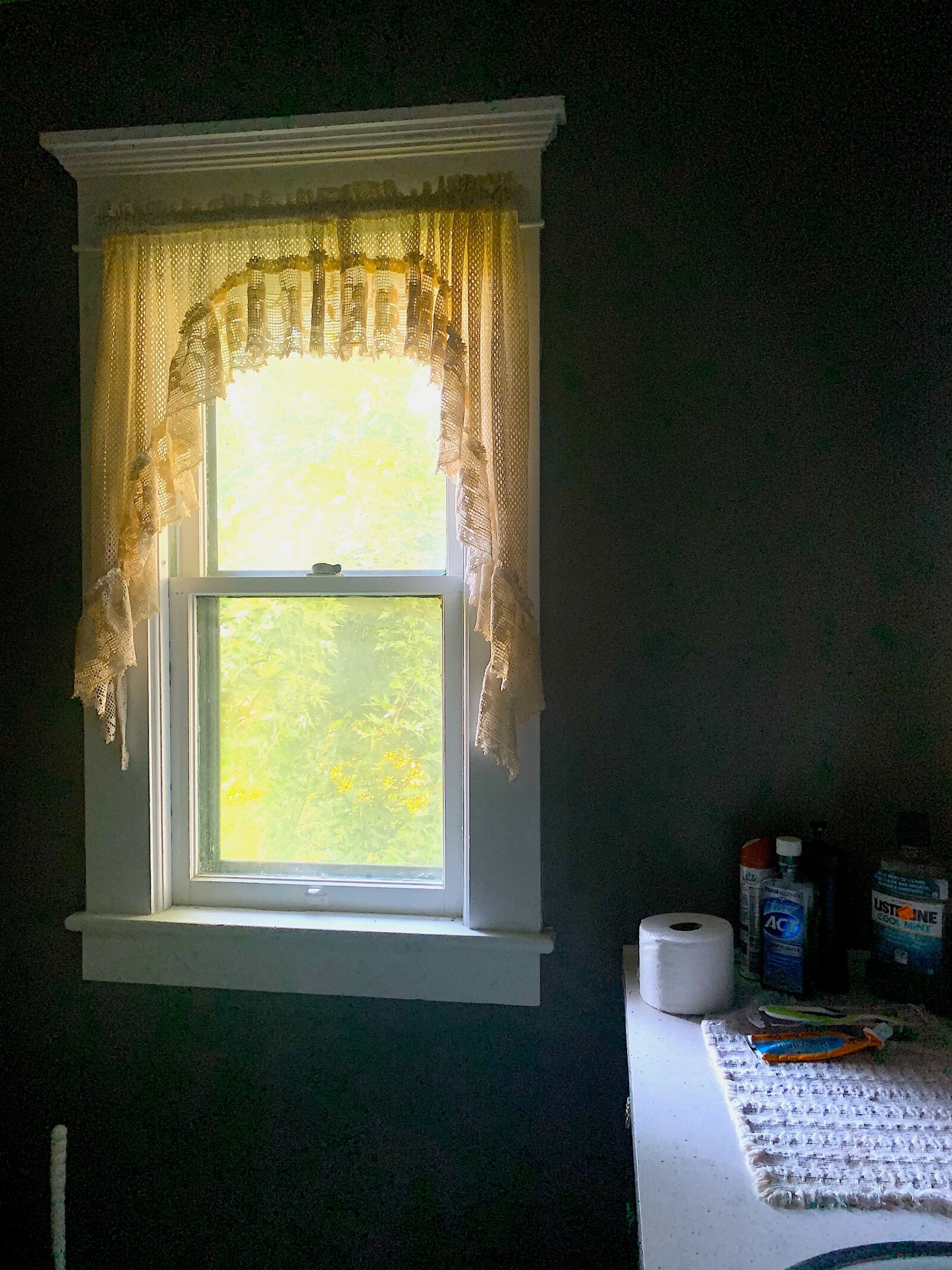 Apple iPhone XS Max sample photo. Bathroom, window, old curtains photography