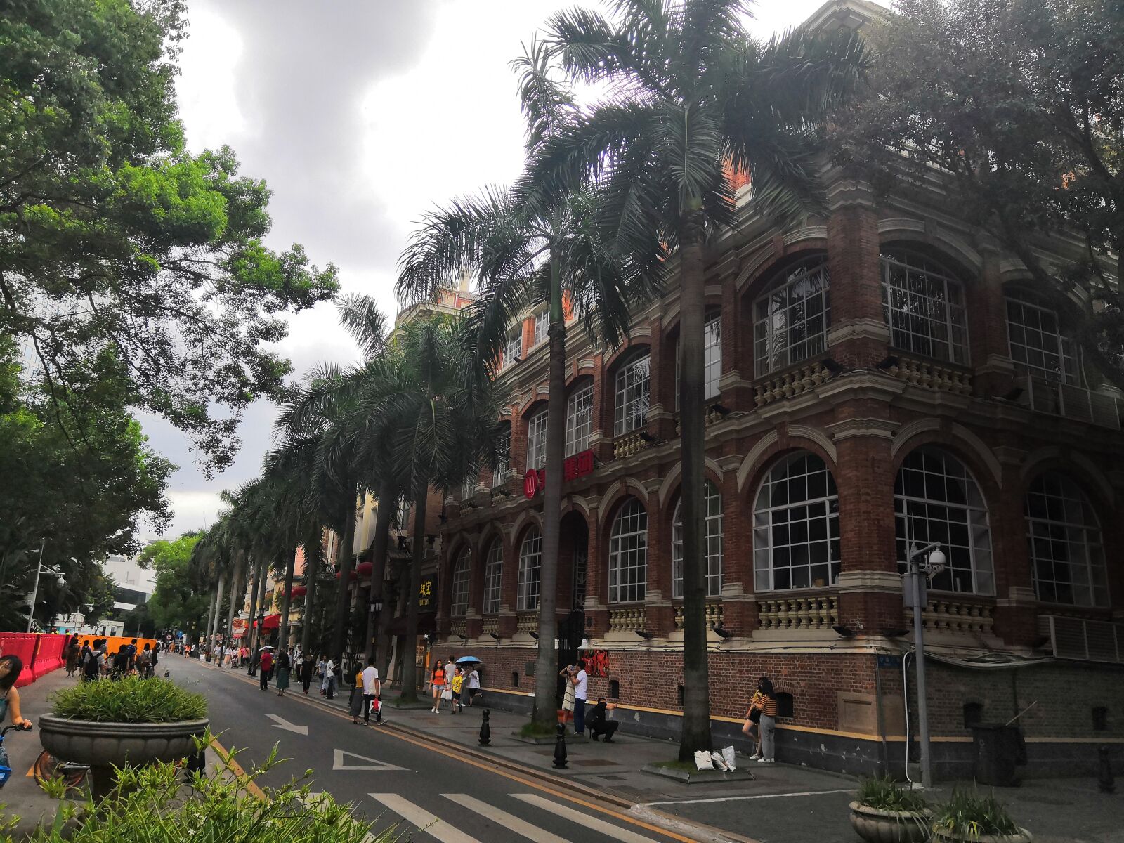 HUAWEI Honor 10 sample photo. Classical architecture, cloudy day photography