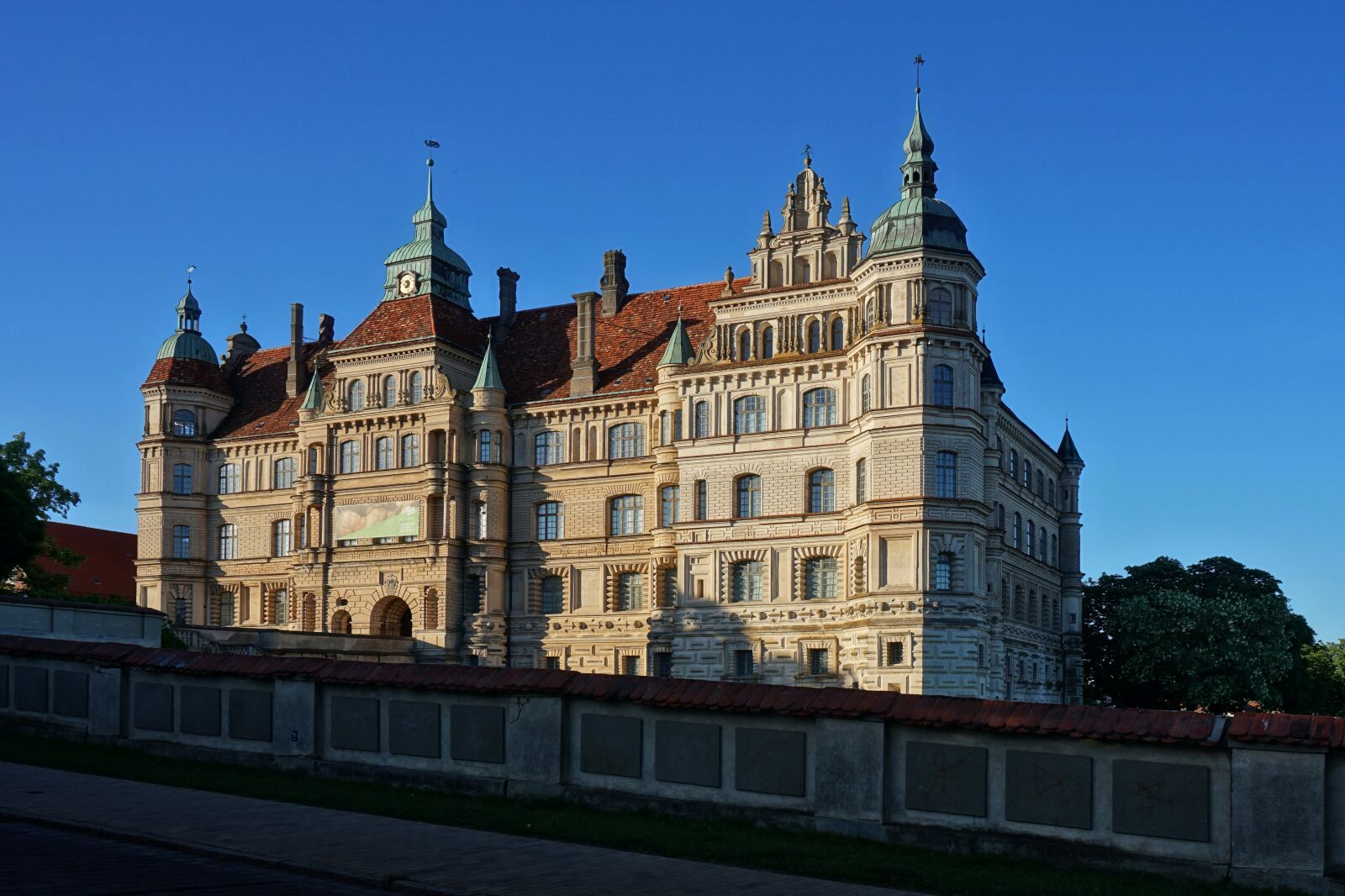 Sony E 16-50mm F3.5-5.6 PZ OSS sample photo. Castle, building, germany photography
