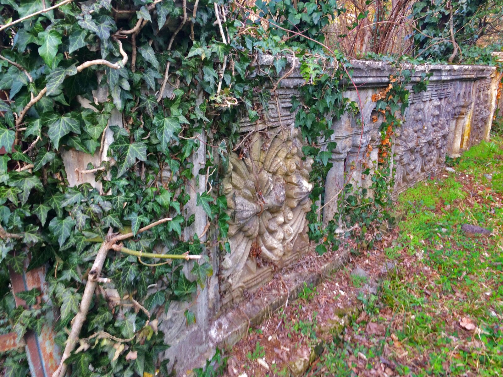 iPhone 5s back camera 4.15mm f/2.2 sample photo. An abandoned, park, vacation photography