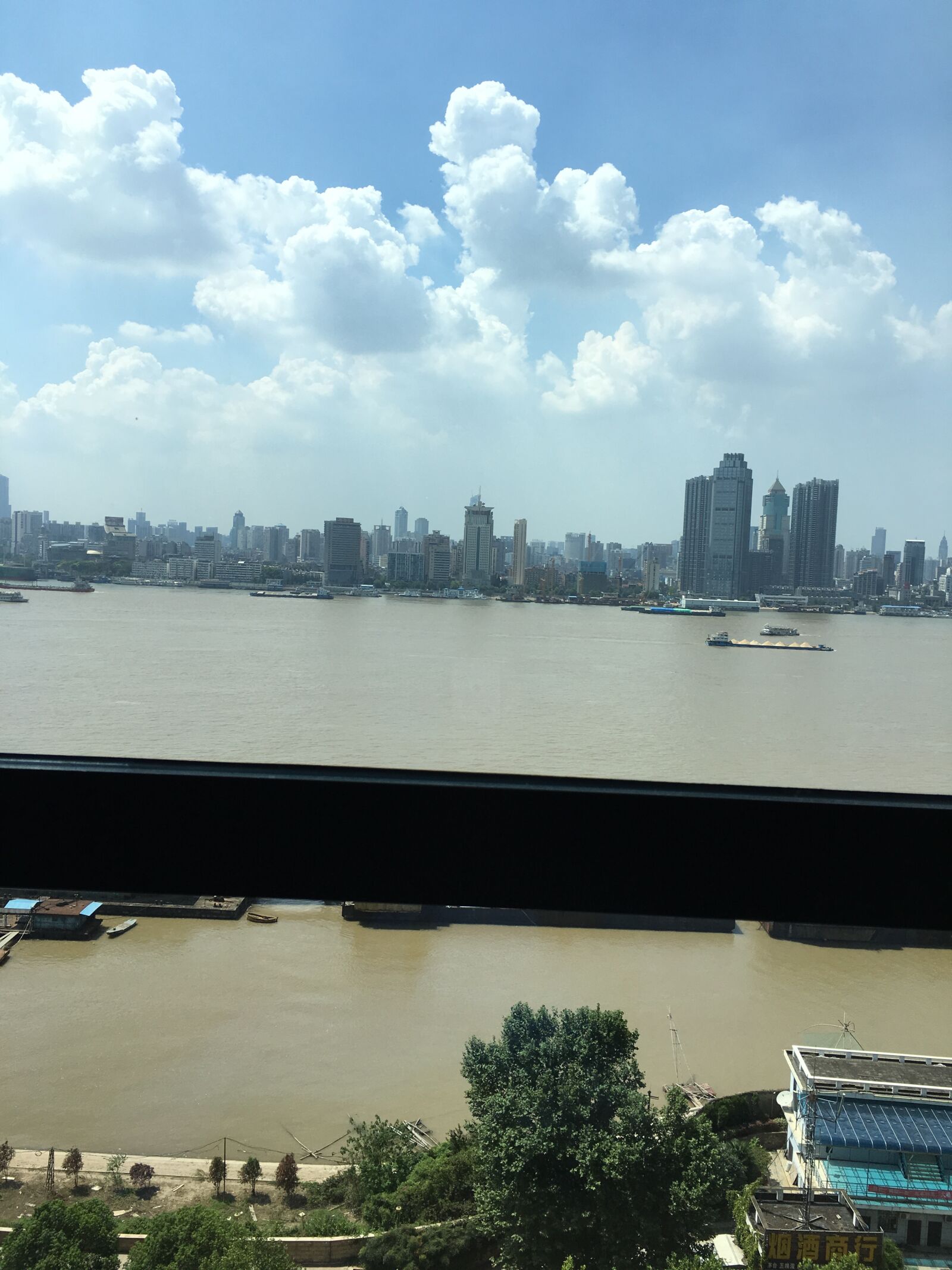 iPhone 6s Plus back camera 4.15mm f/2.2 sample photo. Wuhan, the yangtze river photography
