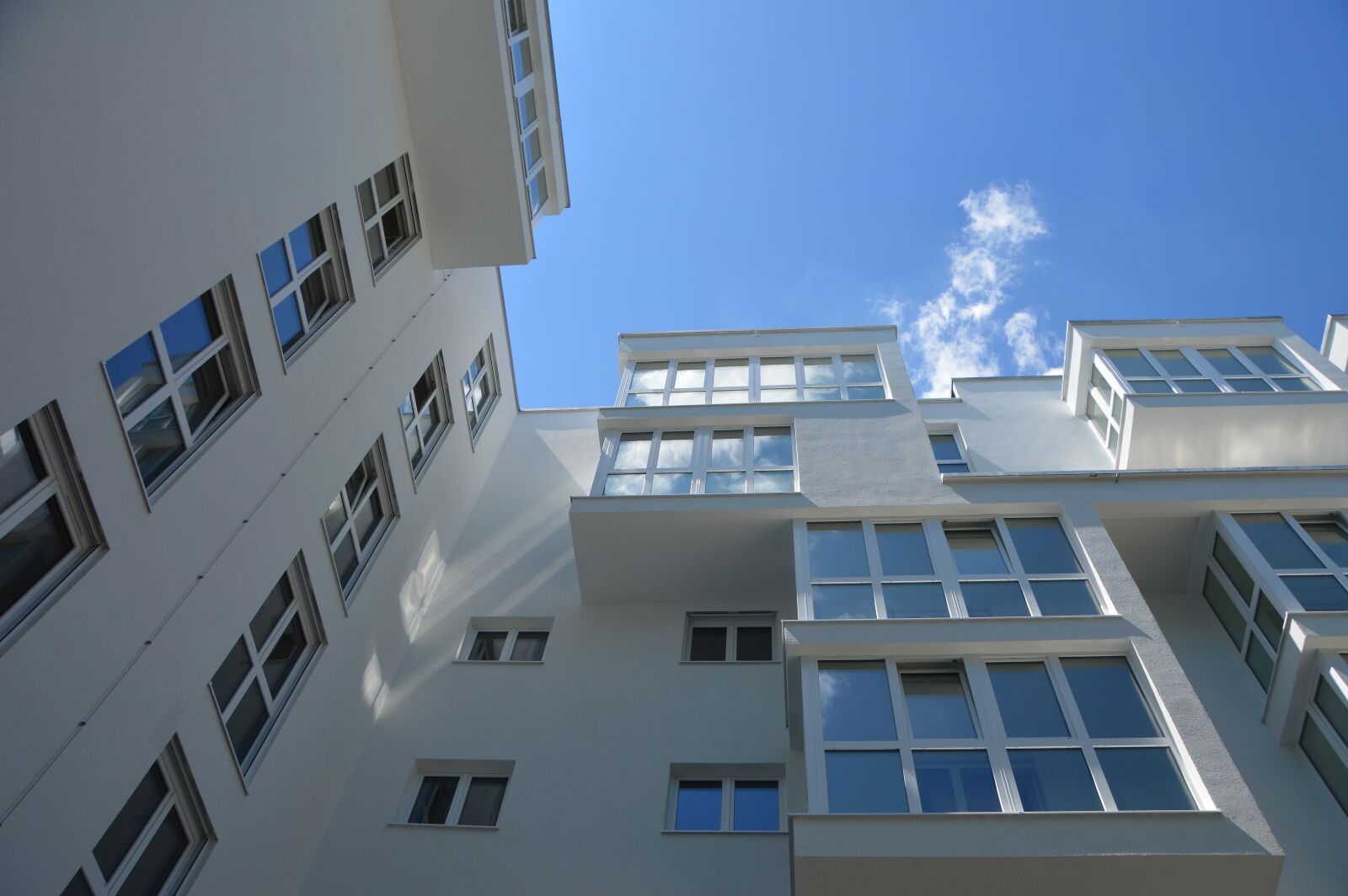 Nikon D3200 sample photo. Architecture, tower house, glass photography