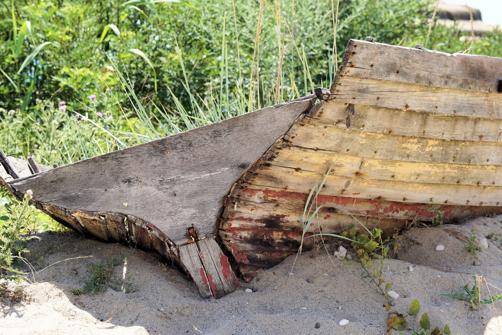 Sony a6000 + E 60mm F2.8 sample photo. Boat, old, wood photography