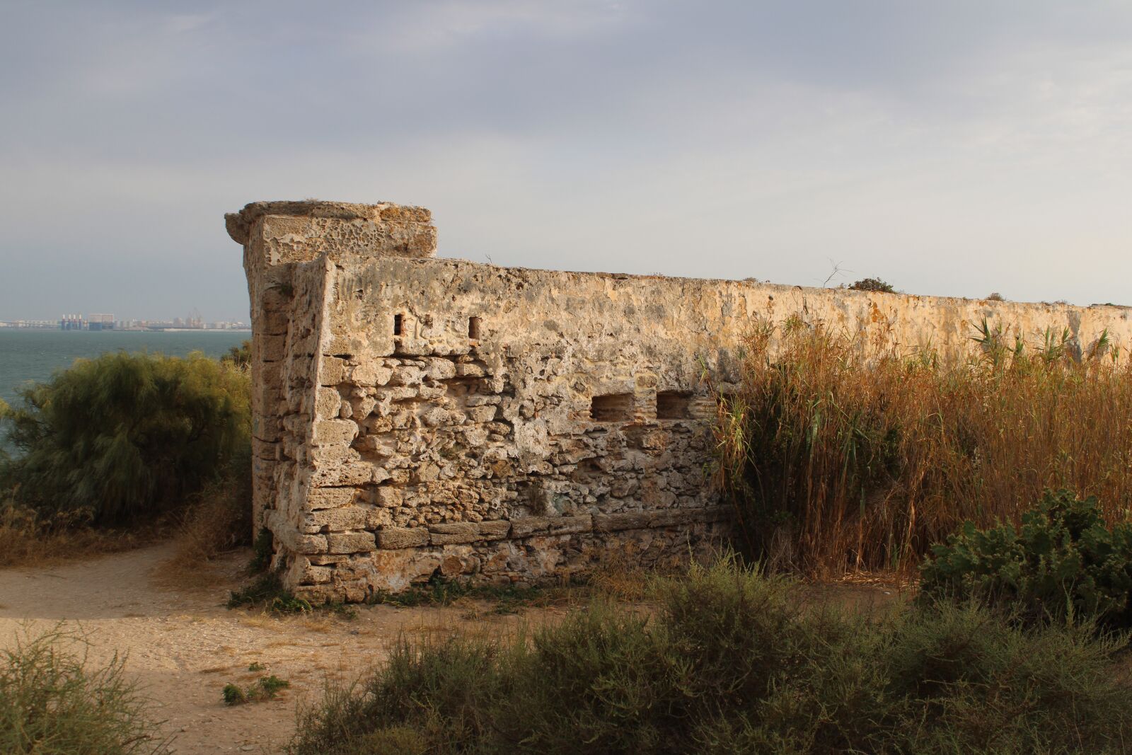 Canon EOS 2000D (EOS Rebel T7 / EOS Kiss X90 / EOS 1500D) sample photo. Fort of santa catalina photography