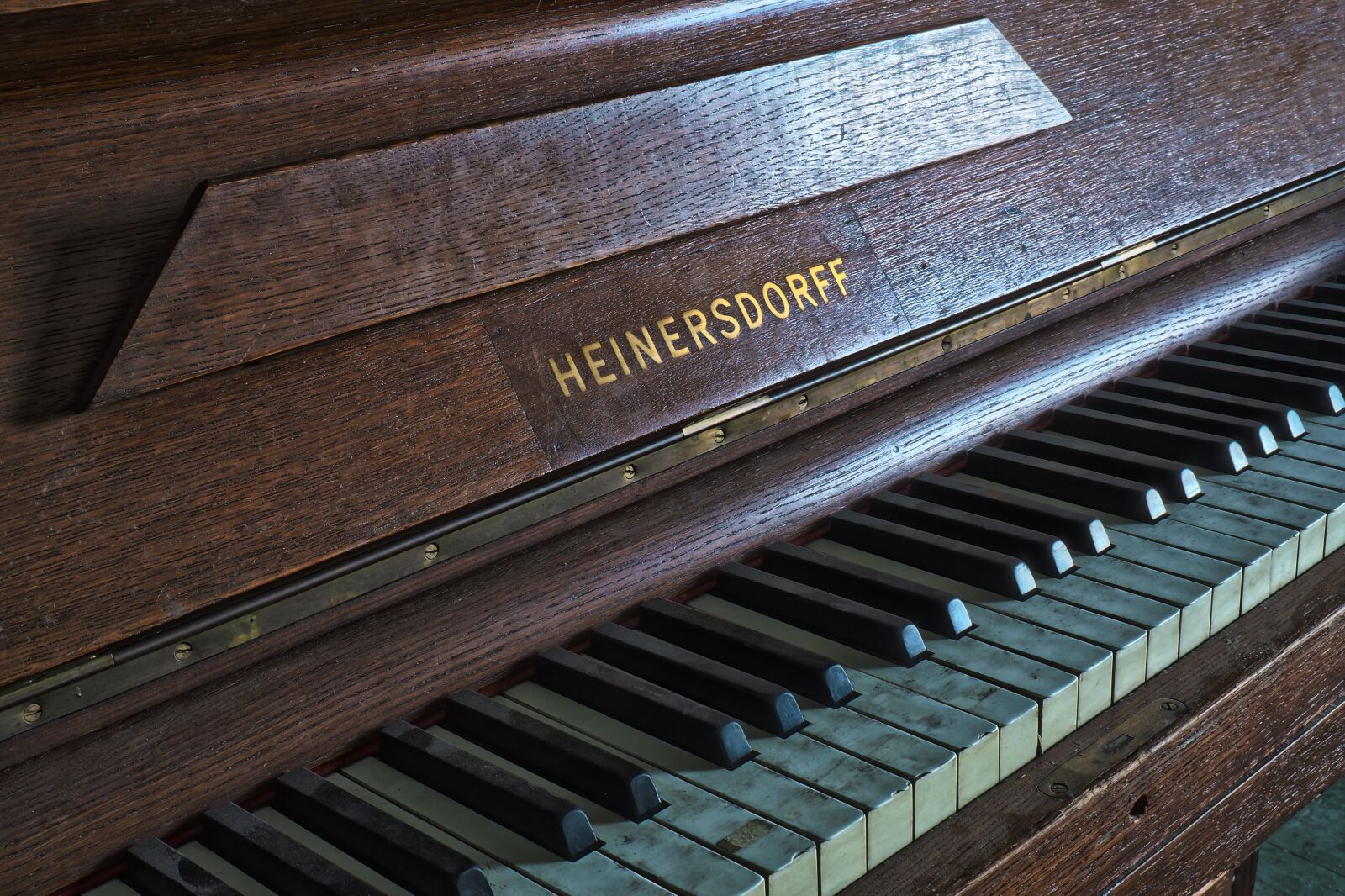 Olympus OM-D E-M10 sample photo. Piano, keys, music photography