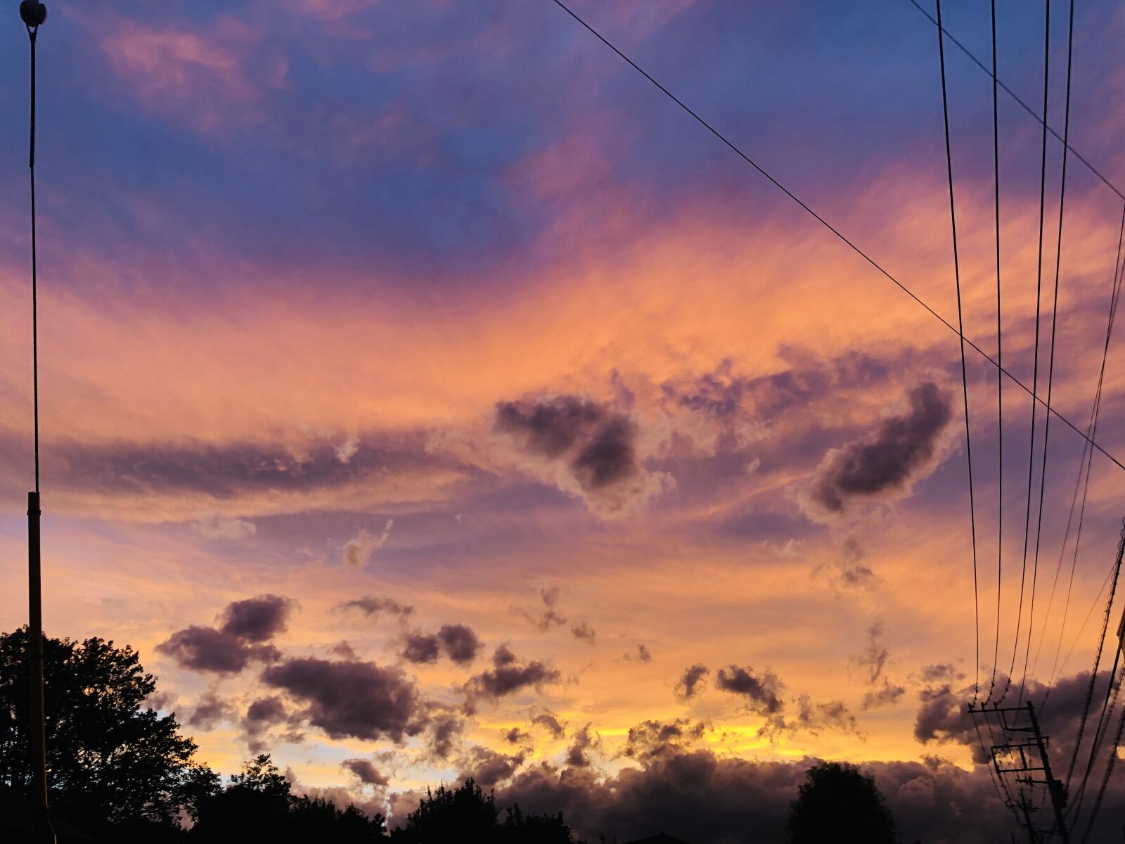 iPhone X back dual camera 4mm f/1.8 sample photo. Twilight, cloud, sunset photography