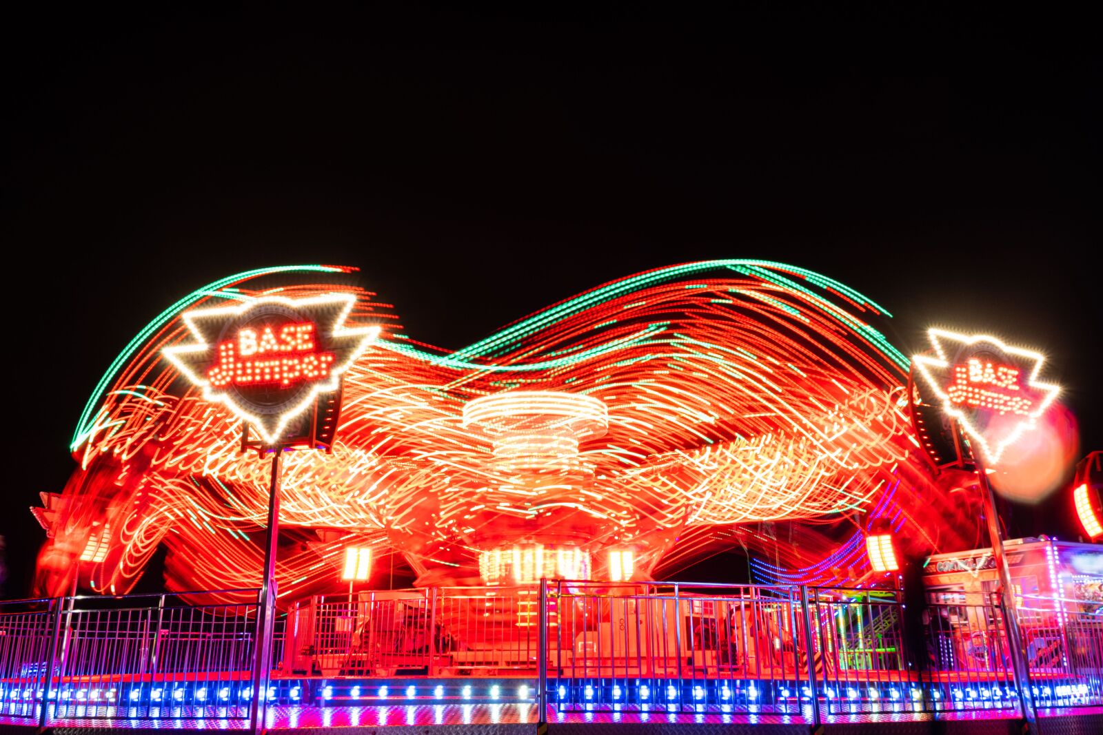Fujifilm XF 18-55mm F2.8-4 R LM OIS sample photo. Carousel, red, park photography