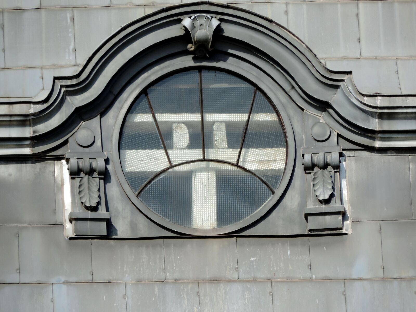 Nikon Coolpix P520 sample photo. Baroque, handmade, window, old photography