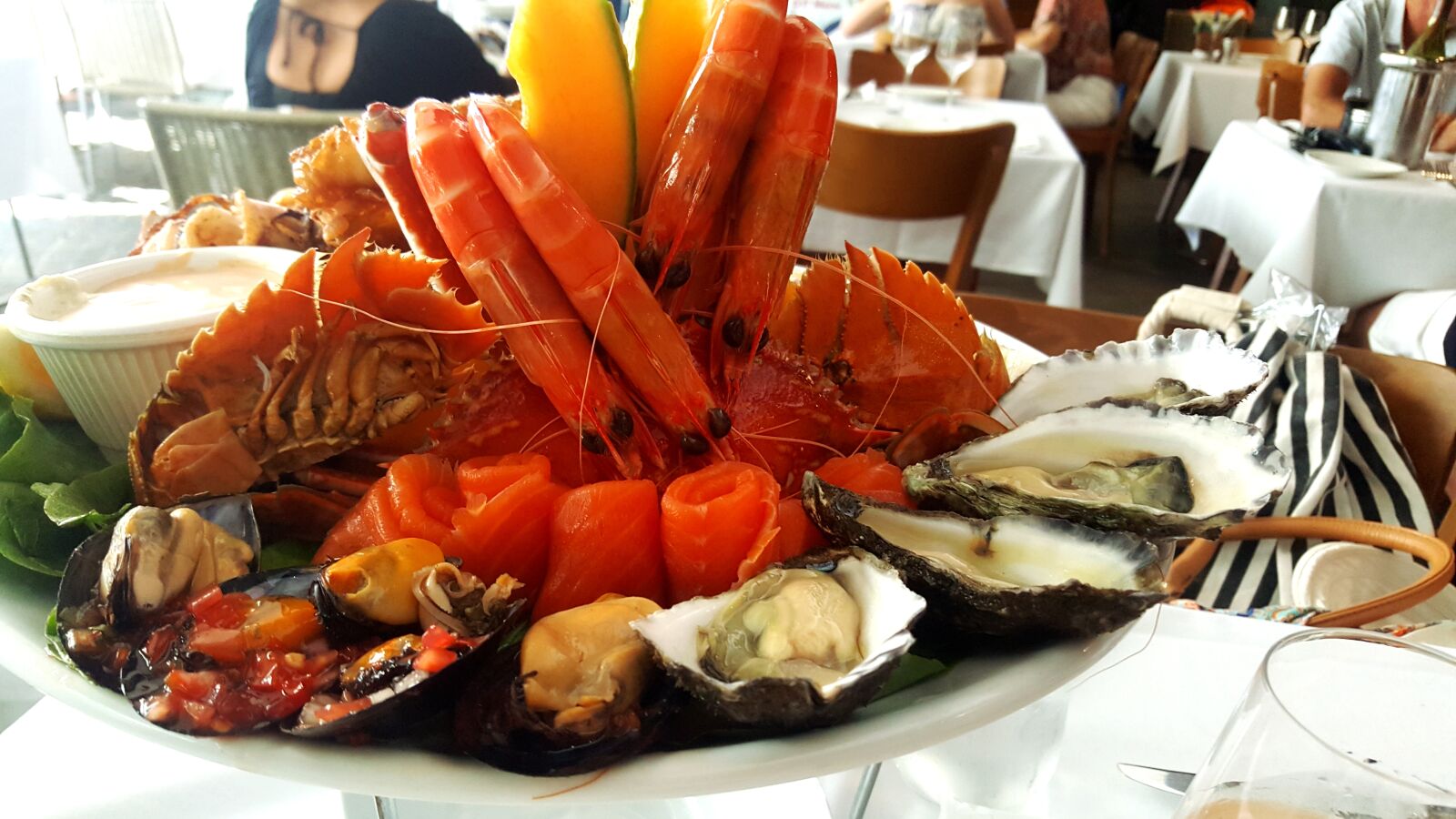 Samsung Galaxy Note5 sample photo. Diner, dinner, lunch, muscles photography