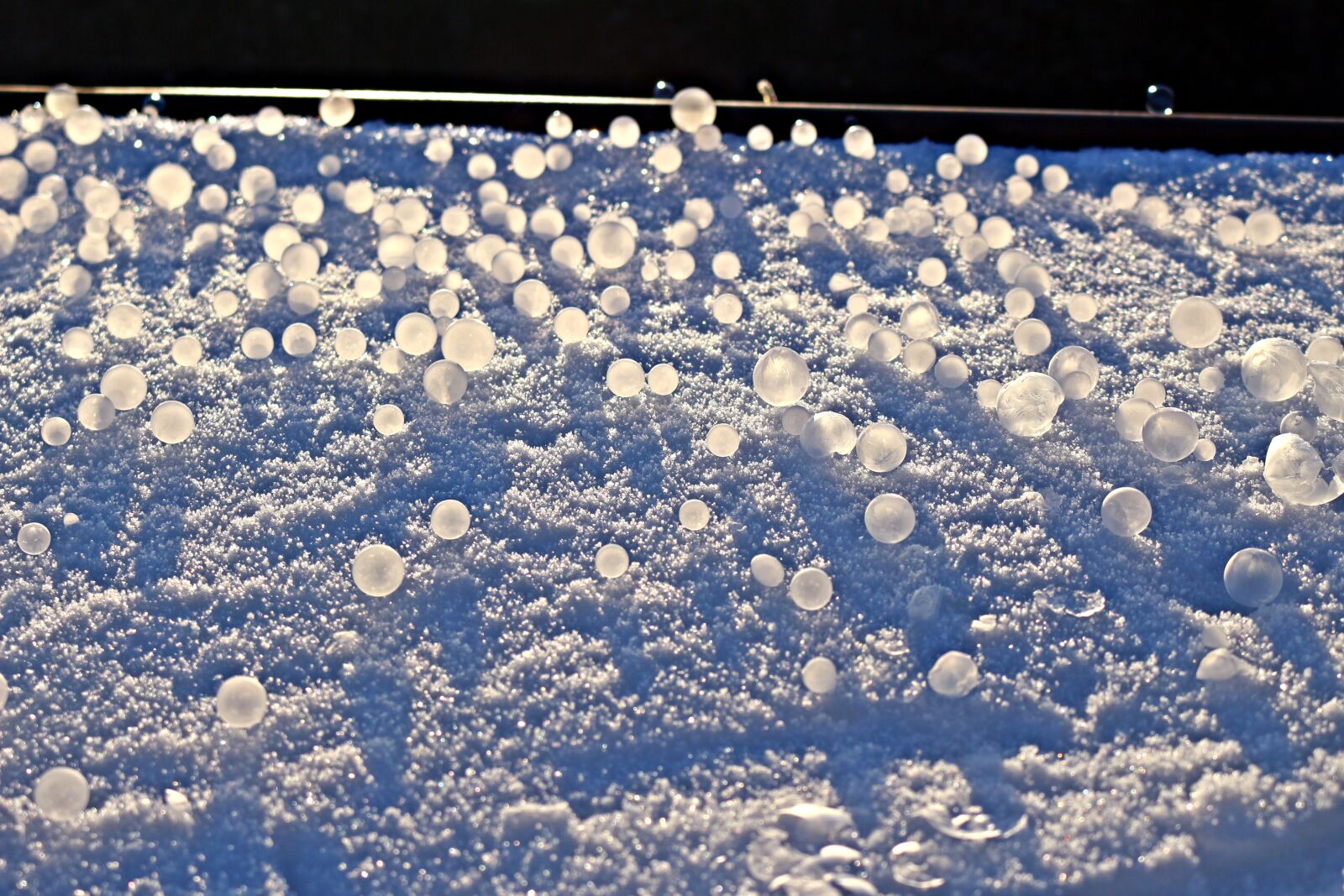 Canon EOS 100D (EOS Rebel SL1 / EOS Kiss X7) sample photo. Snow, soap bubbles, frozen photography
