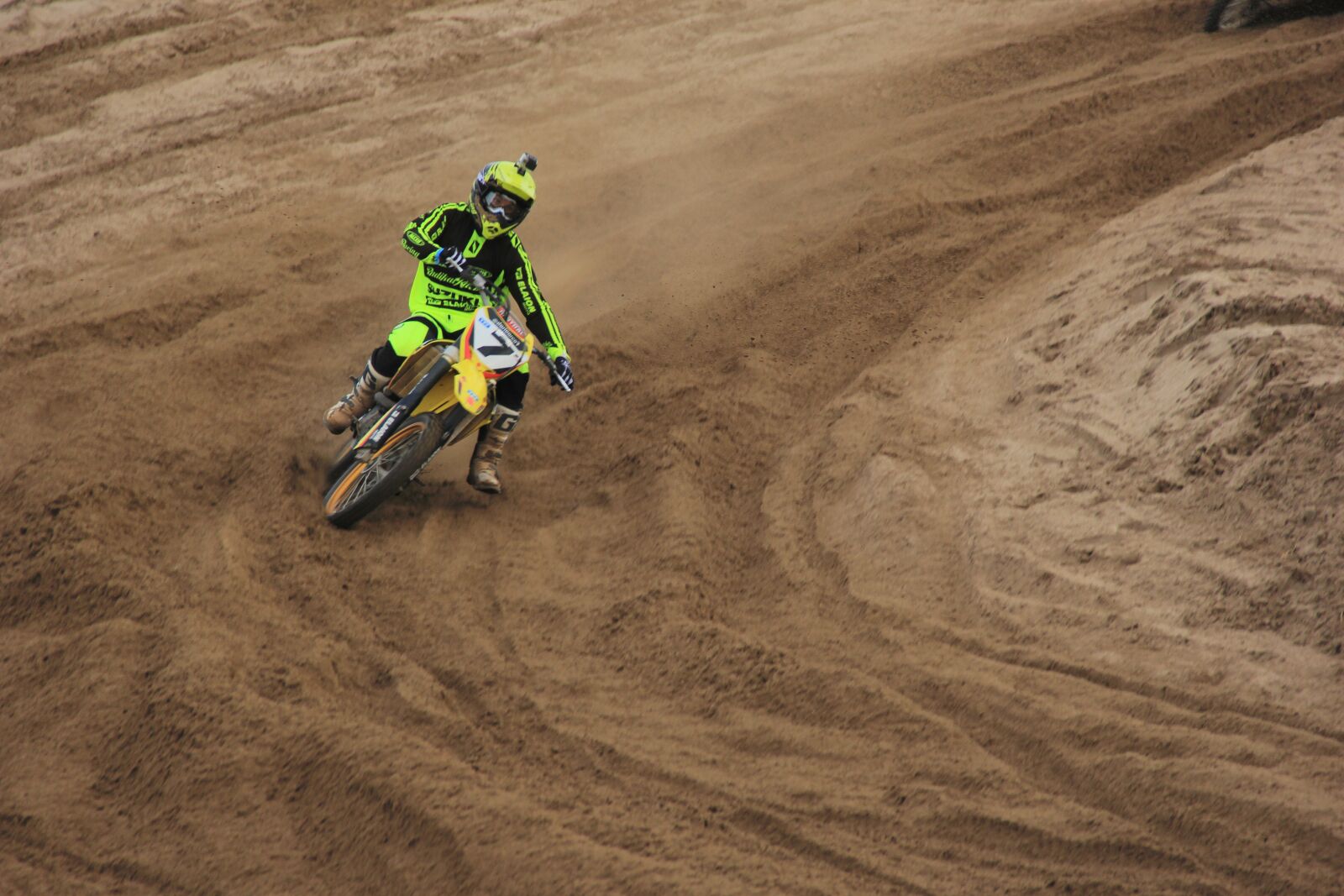 Canon EOS 60D sample photo. Hurry, soil, action photography