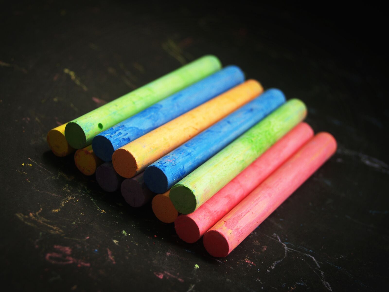 Olympus E-300 (EVOLT E-300) sample photo. Chalk, color, red photography