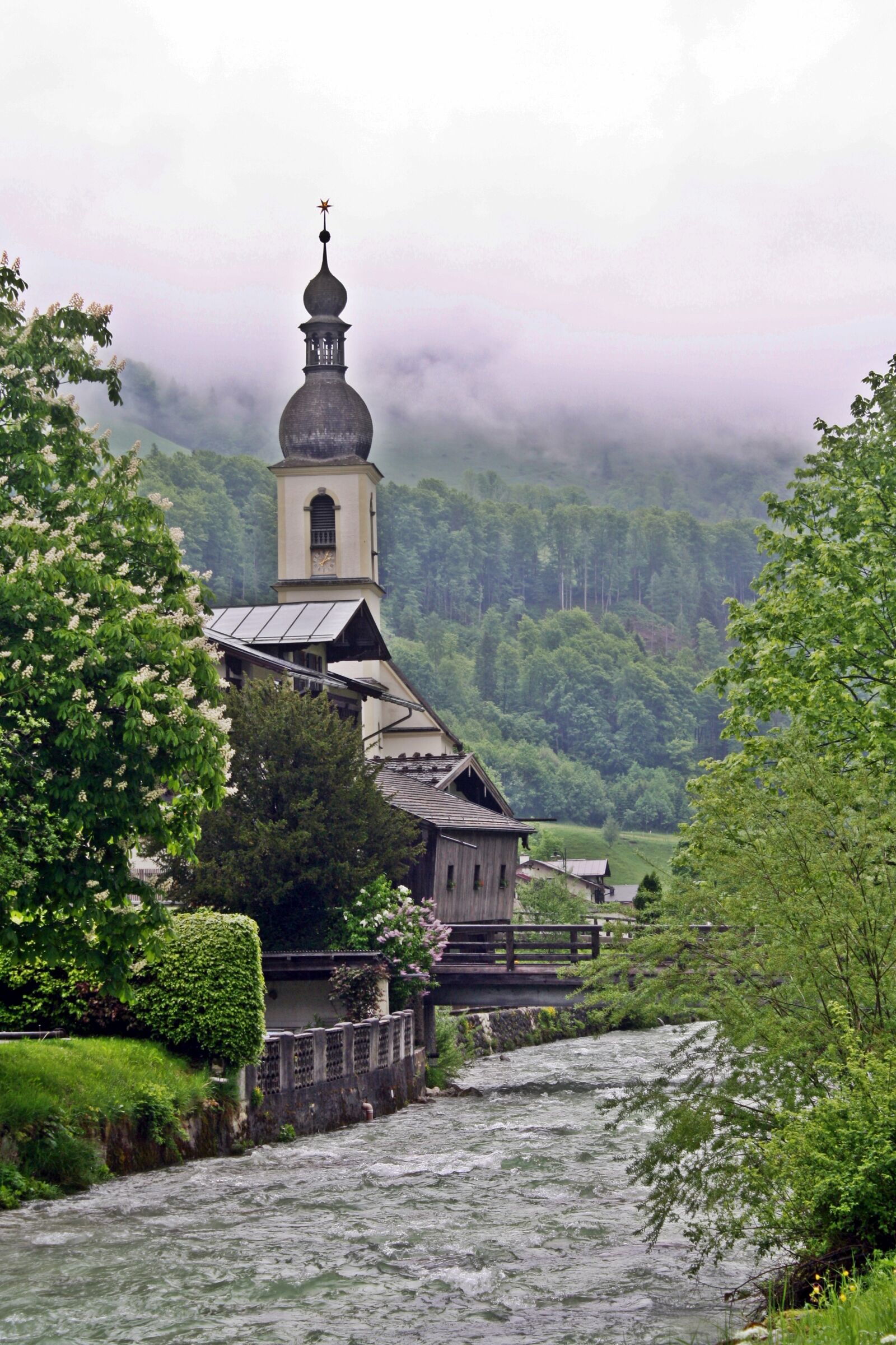 Canon EOS 1000D (EOS Digital Rebel XS / EOS Kiss F) sample photo. Chapel, berchtesgadener land, upper photography
