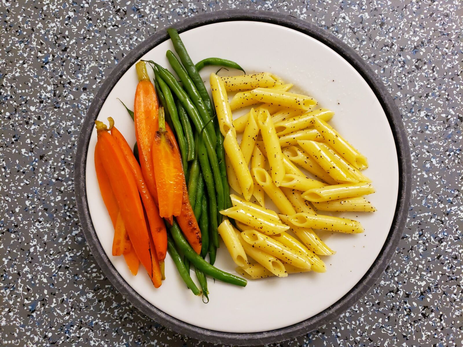 Samsung Galaxy Note9 sample photo. Carrots, green beans, penne photography