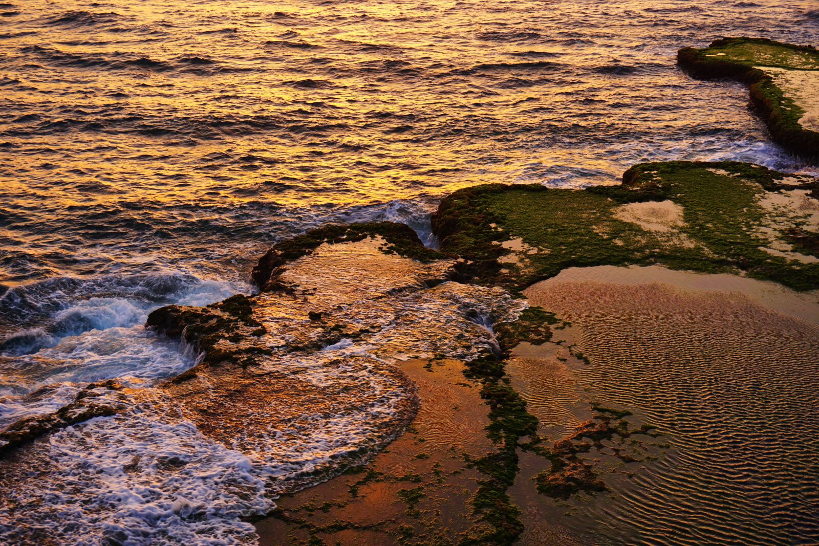 Sony E 16-50mm F3.5-5.6 PZ OSS sample photo. Coast, water, wave photography