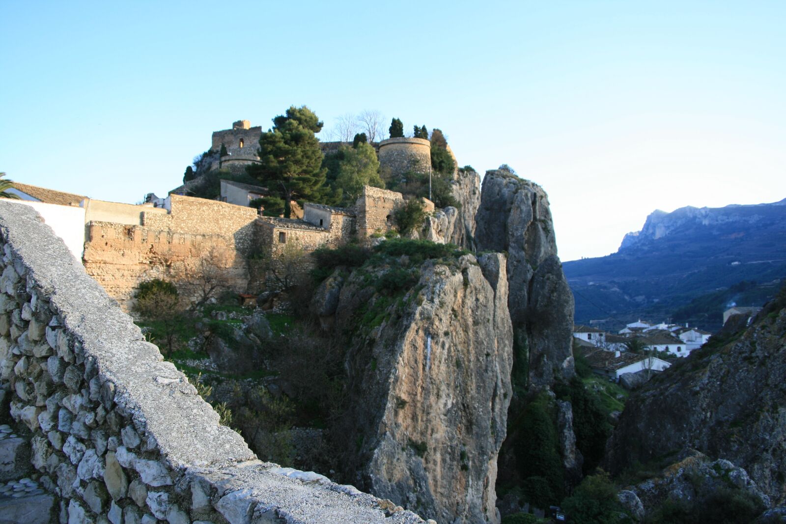Canon EOS 400D (EOS Digital Rebel XTi / EOS Kiss Digital X) sample photo. Guardales, spain, rock photography