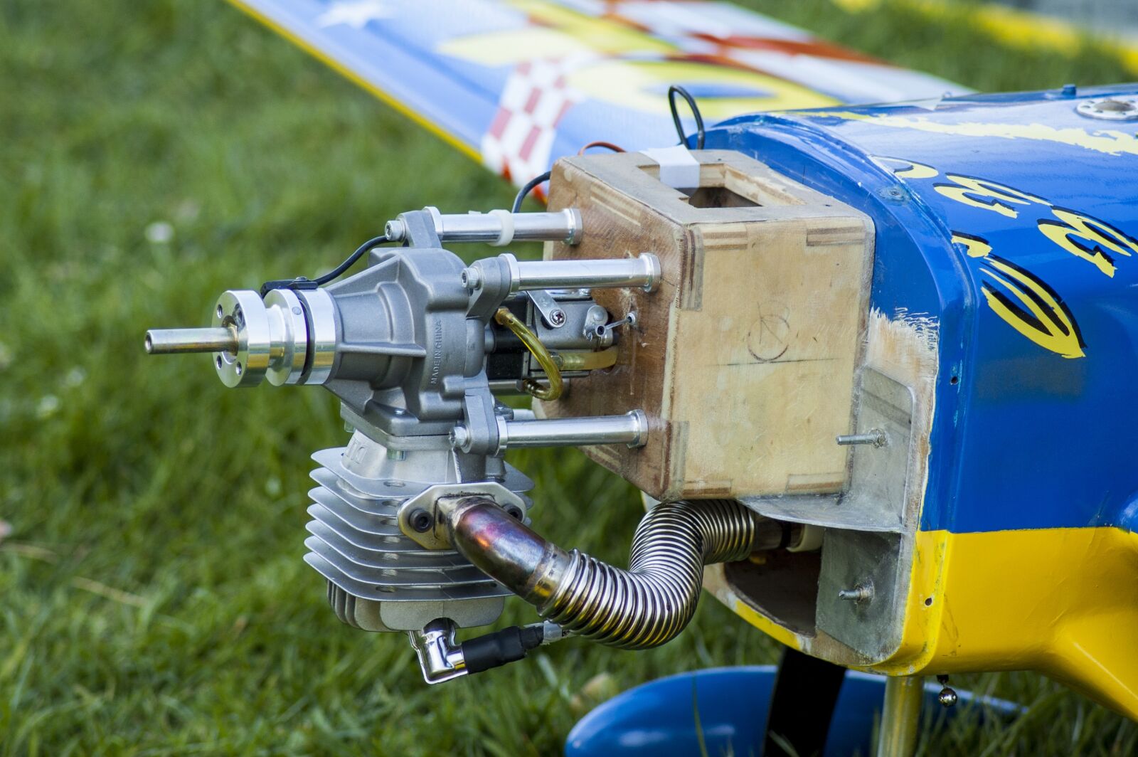 Nikon D40 sample photo. Model airplane, motor, internal photography