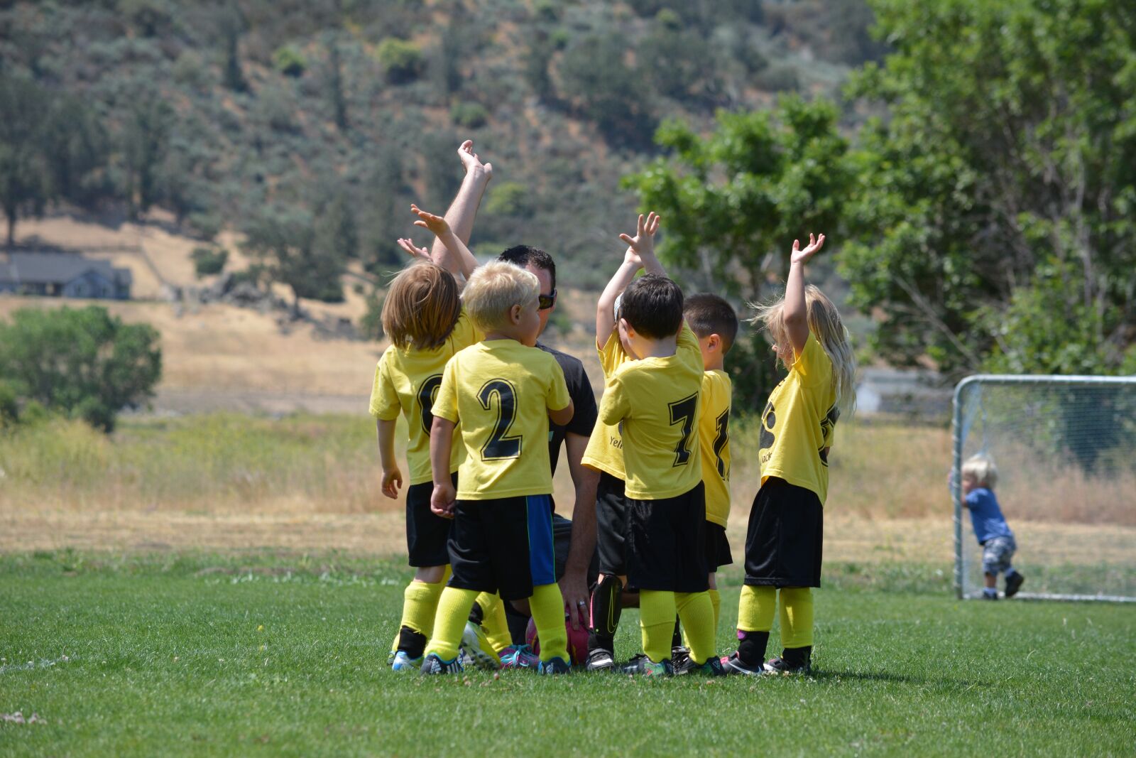 Nikon D5200 sample photo. Team, grass, cheer photography