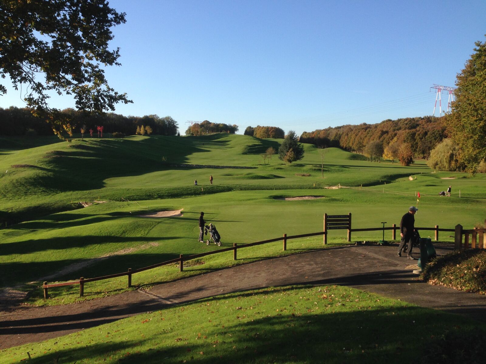 iPhone 5 back camera 4.12mm f/2.4 sample photo. Golf, green, route photography