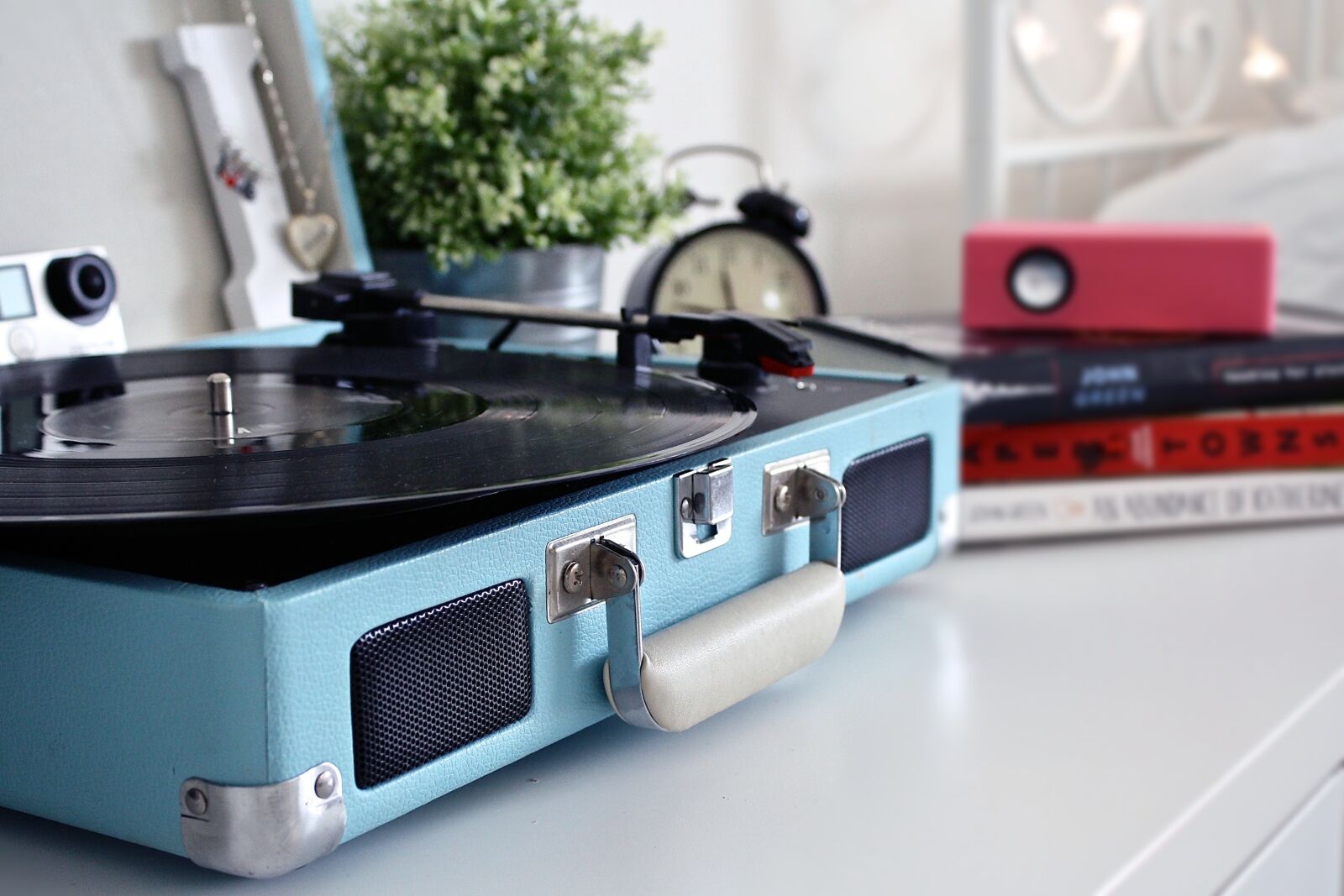 Canon EOS 1000D (EOS Digital Rebel XS / EOS Kiss F) sample photo. Record, vintage, record player photography