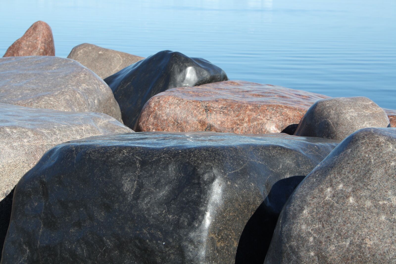 Canon EOS 1000D (EOS Digital Rebel XS / EOS Kiss F) sample photo. Stone, breakwater, reykjavik photography