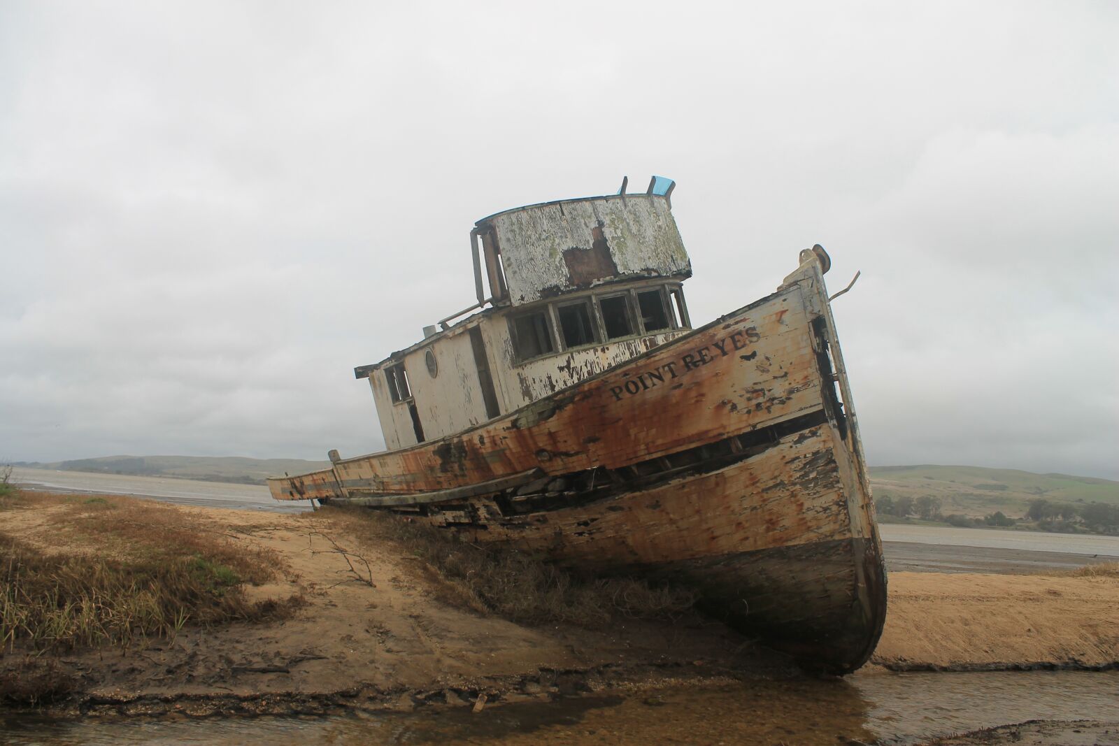 Canon EOS 1100D (EOS Rebel T3 / EOS Kiss X50) sample photo. Boat, wreak, ocean photography