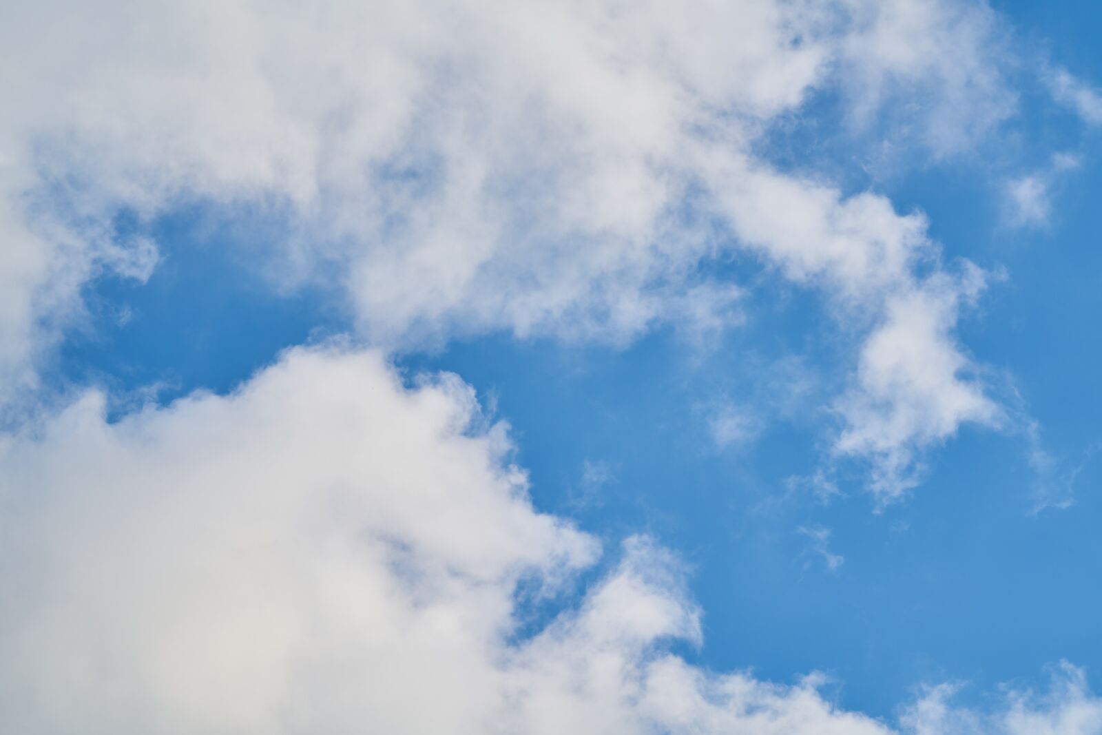 Sony a7R II + Sony FE 70-200mm F4 G OSS sample photo. Sky, clouds, cloud photography